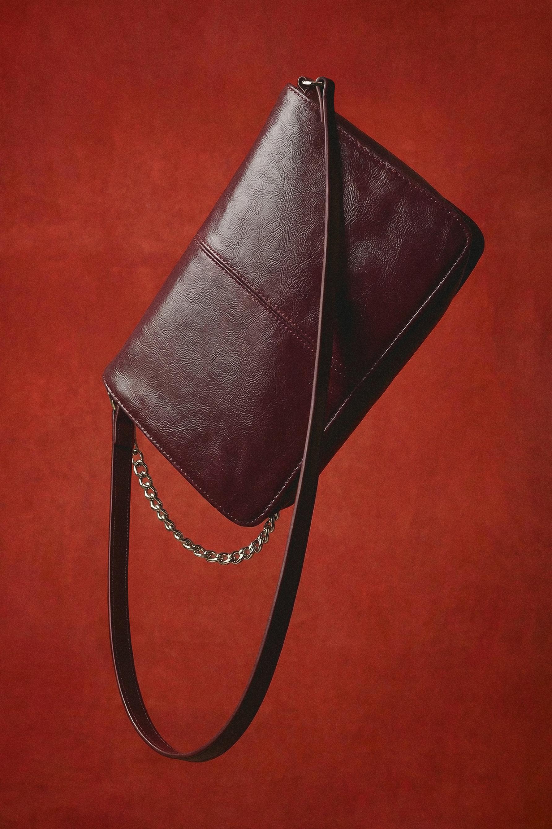 Chain detail shoulder bag — BURGUNDY