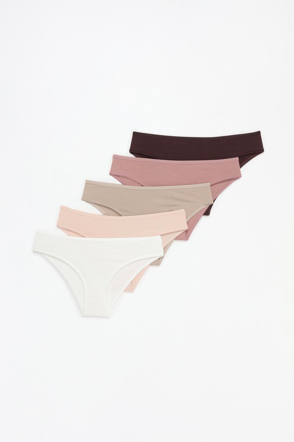 Pack of 5 pairs of classic briefs.
