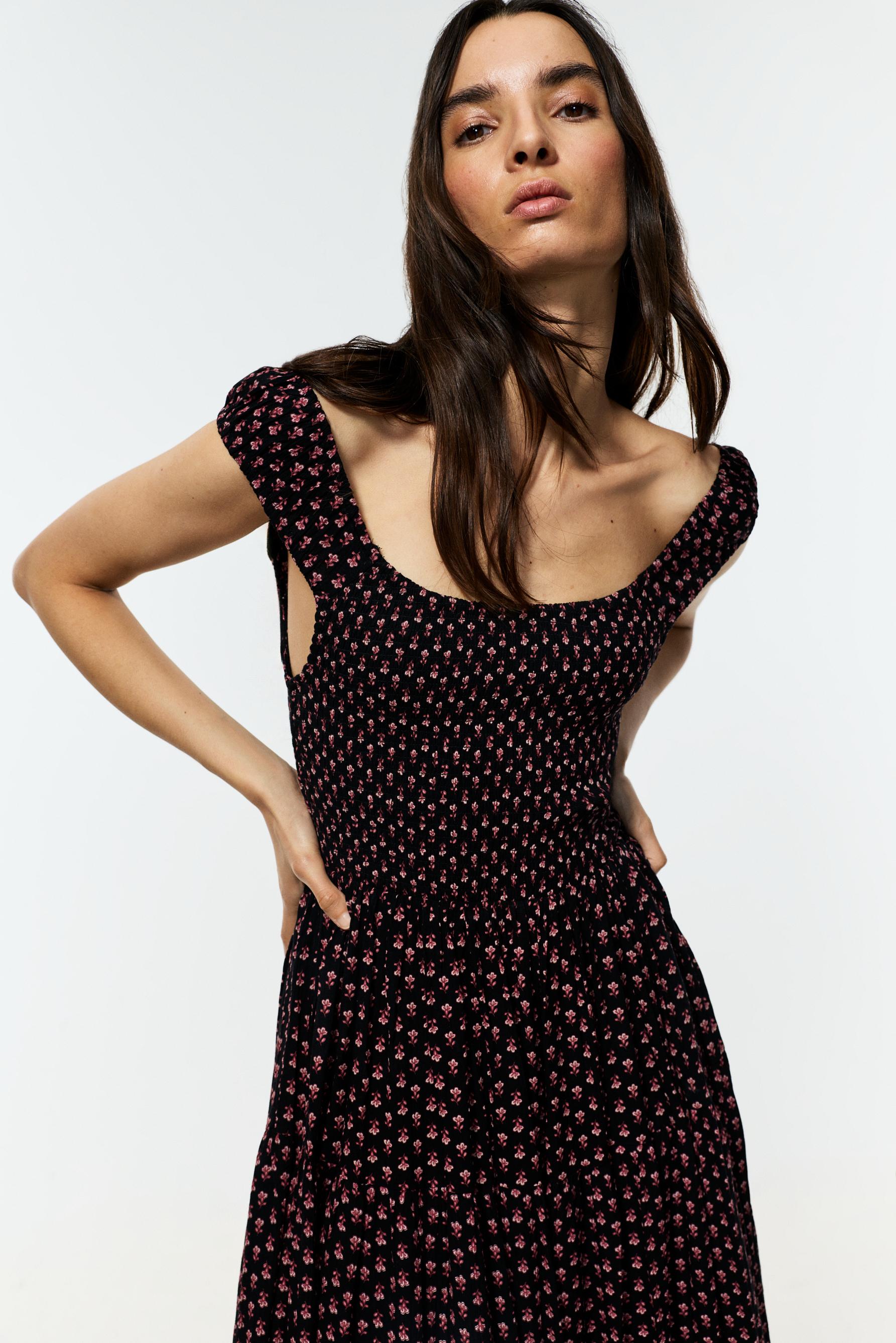 Smocked midi dress — RED/BLACK