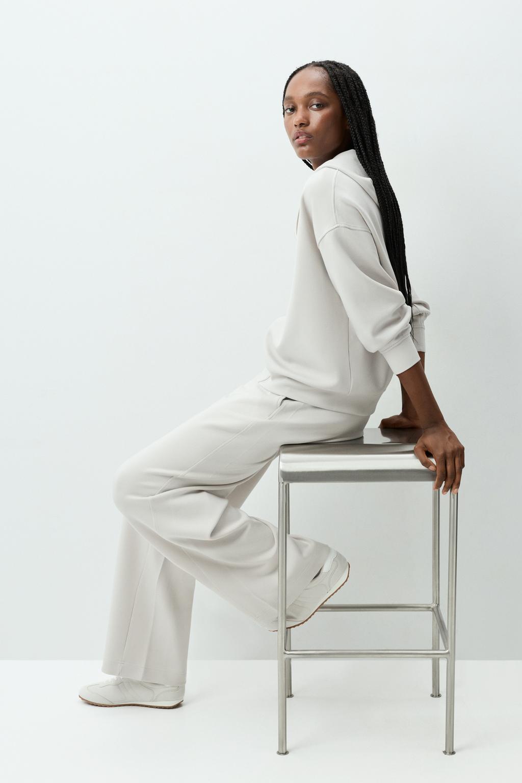 Pantalons esportius fluids amb costures