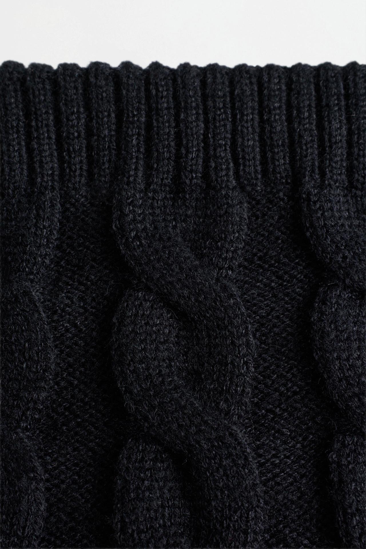 Cable-knit snood scarf — BLACK