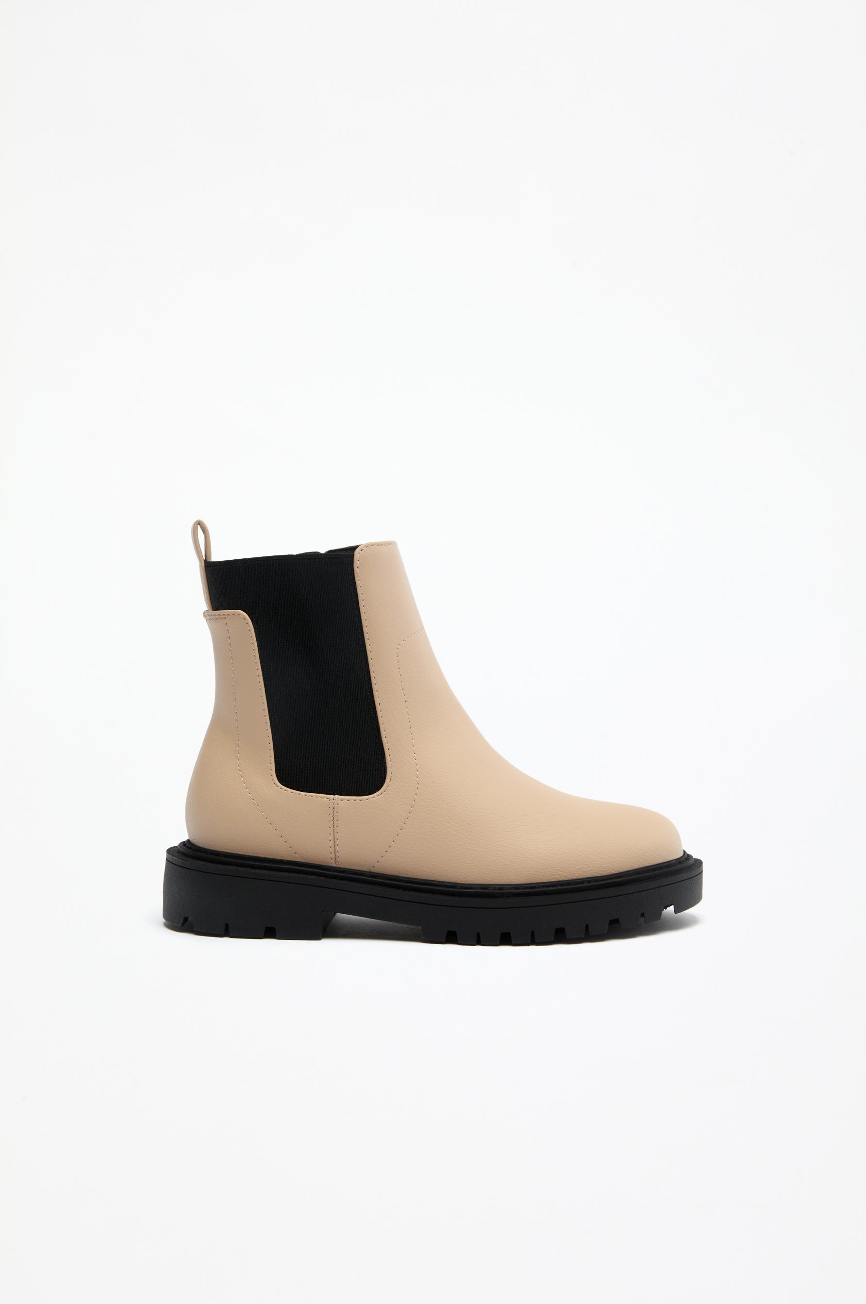 Botas chelsea em contraste