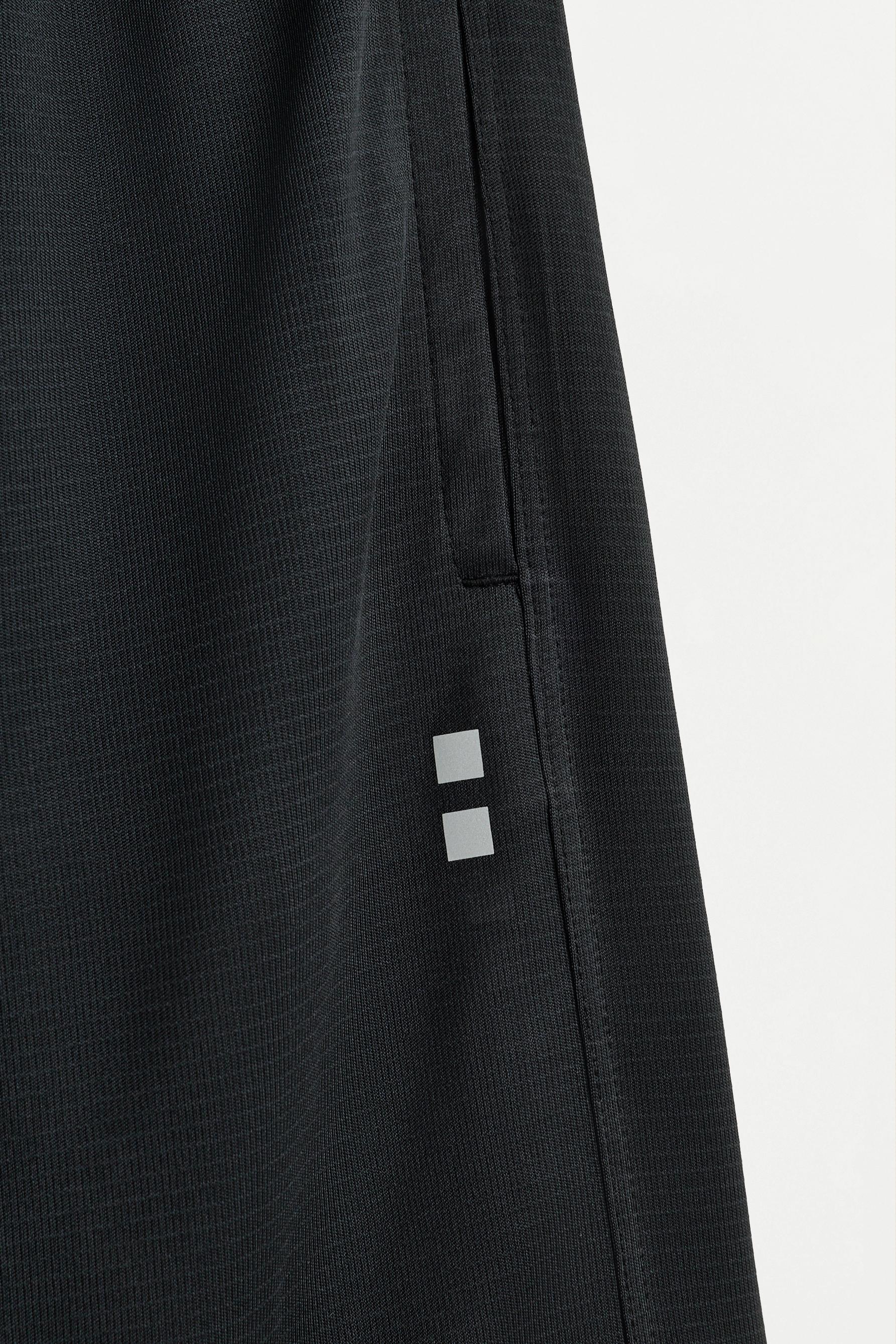 Bermuda sports shorts — BLACK