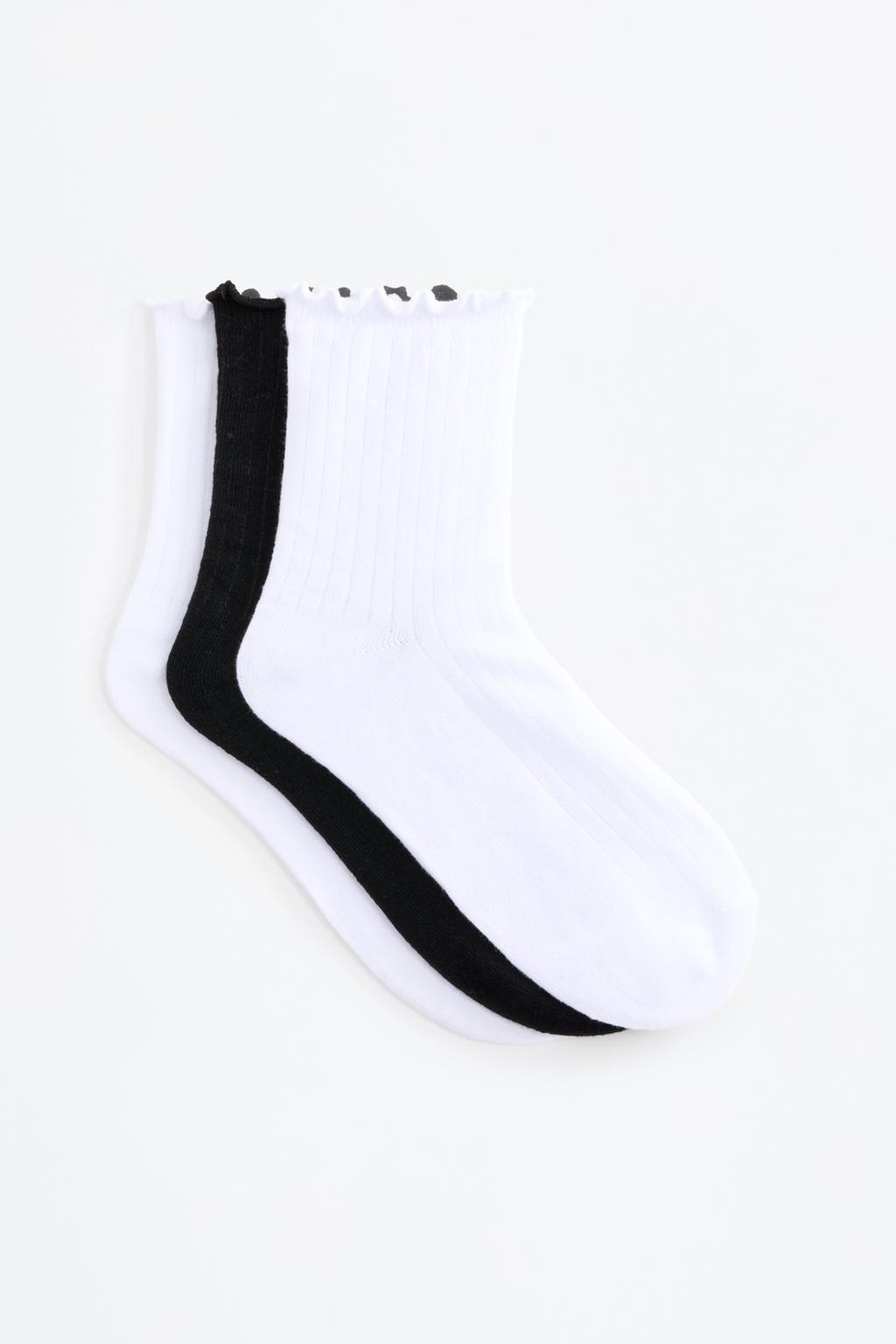 3-pack of long scalloped ankle socks
