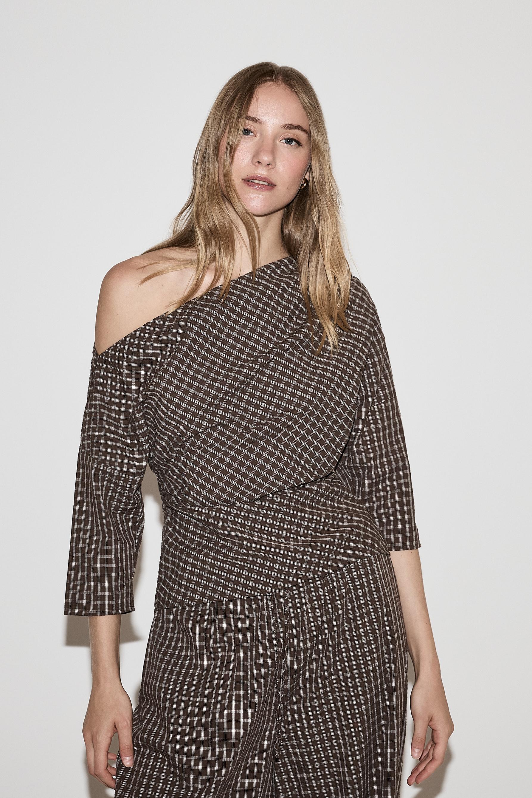 Asymmetric plaid top — BROWN