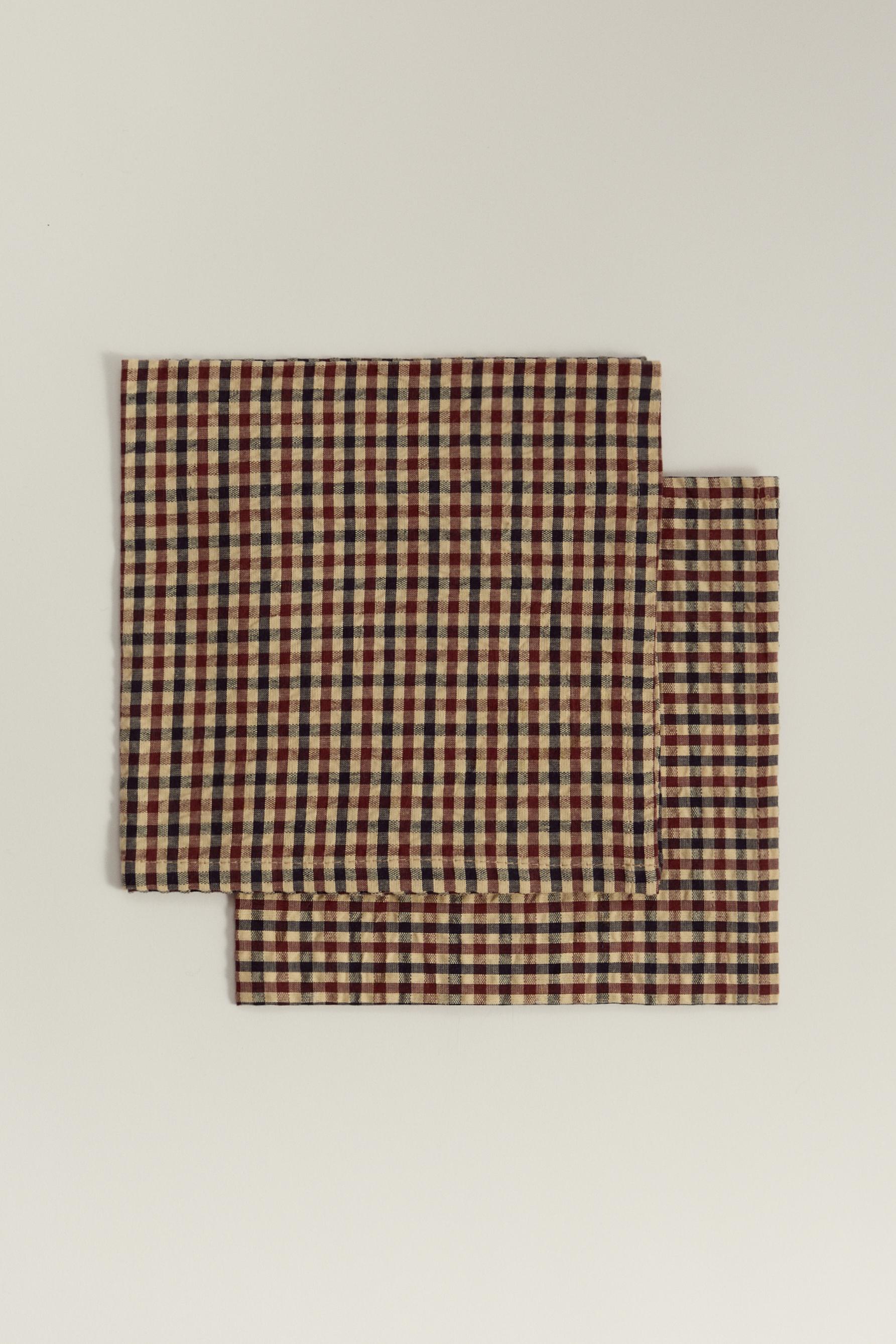 Pack 2 servilletas cuadro vicky 45 x 45 cm