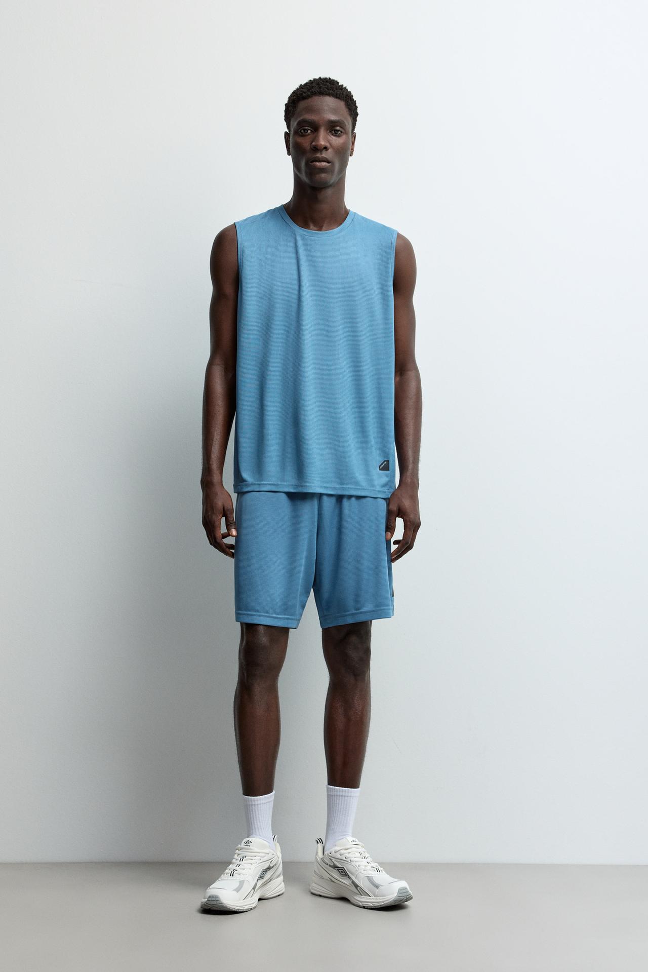 Sleeveless sports T-shirt — PALE BLUE