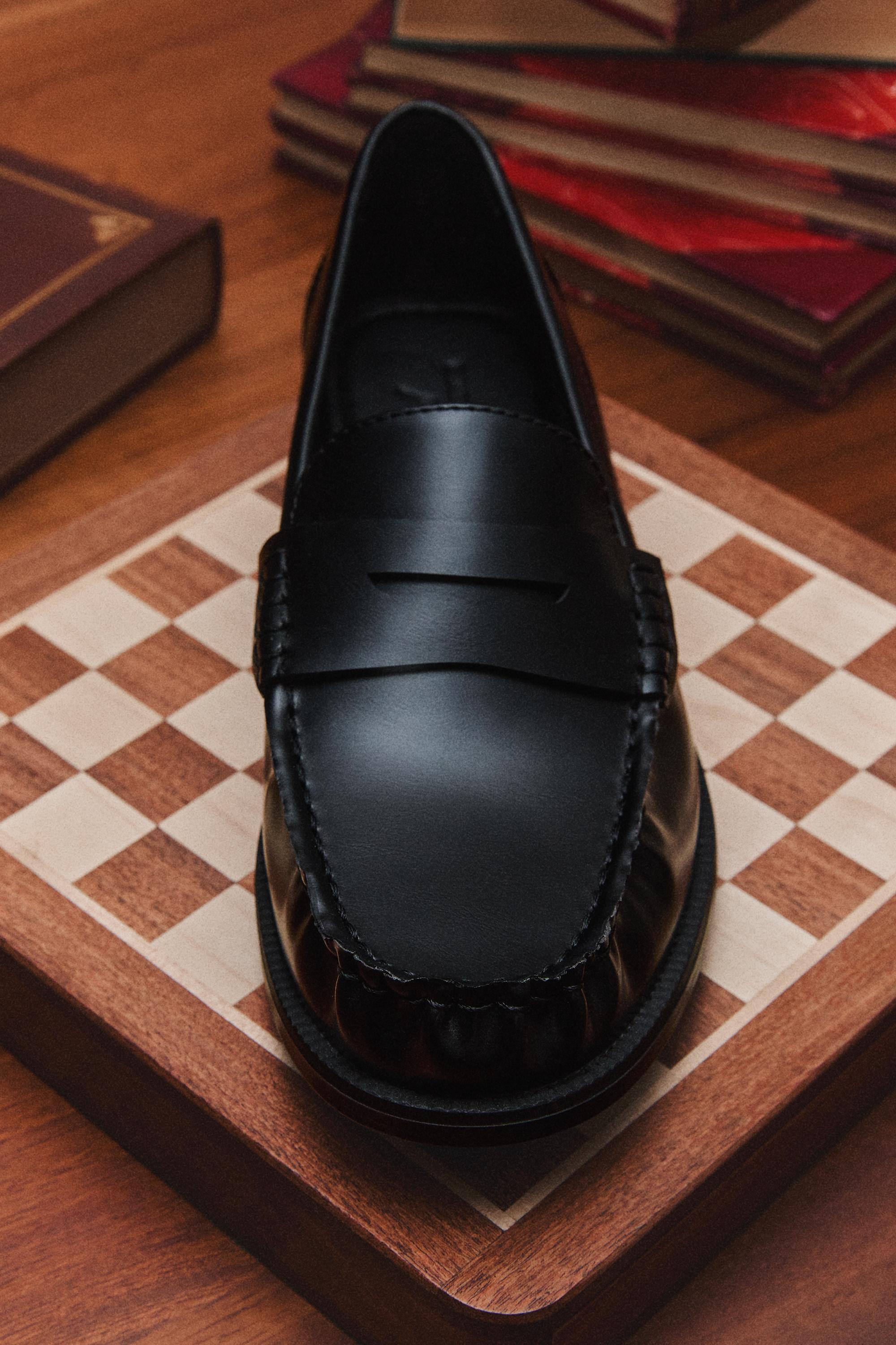 Gathered loafers — BLACK