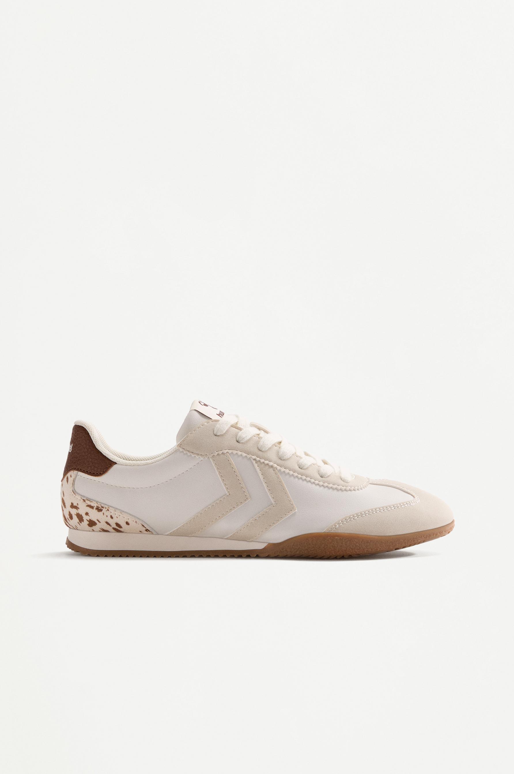 Hummel athletic shoe — WHITE