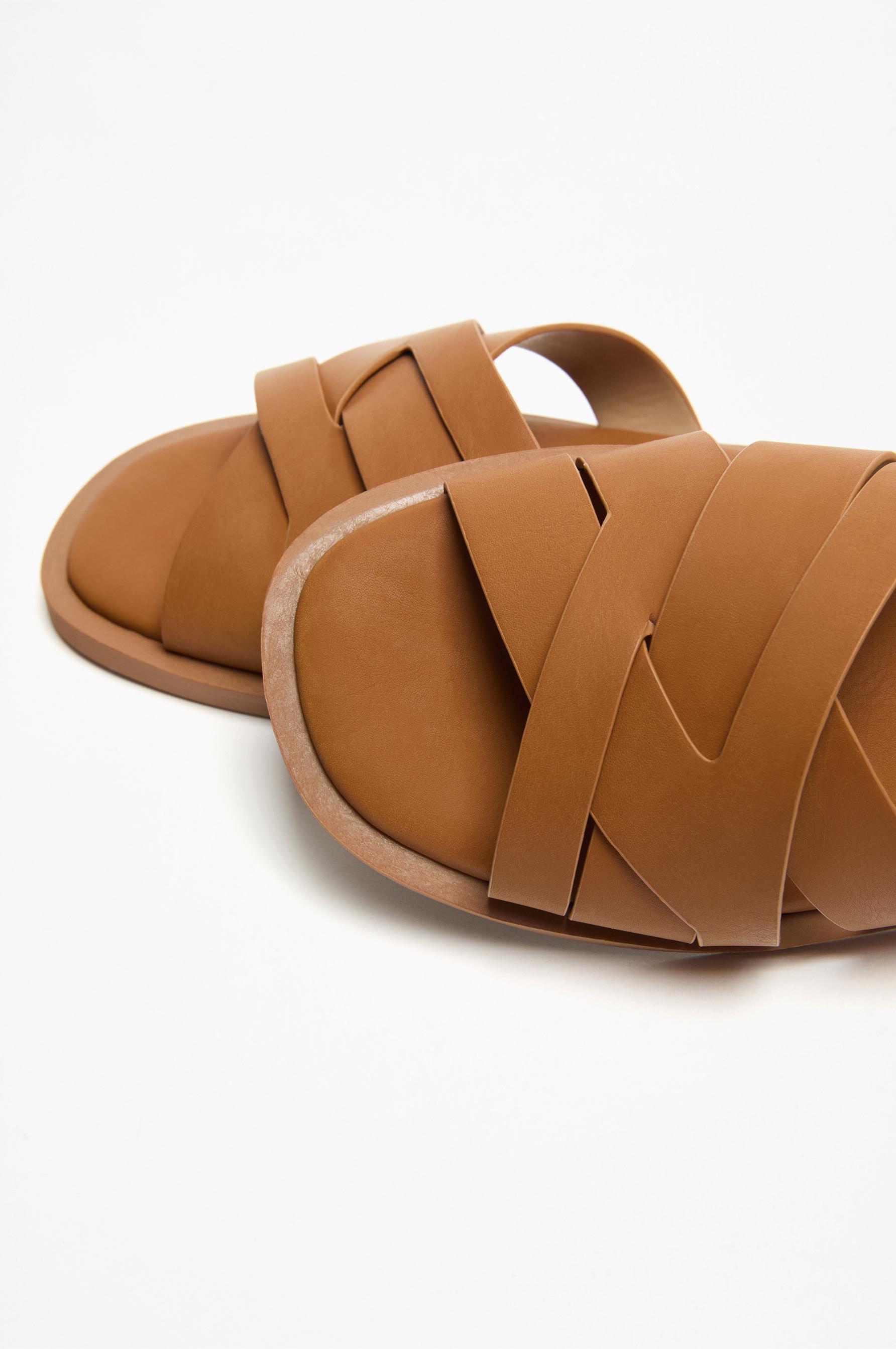 Braided sandals — LEATHER