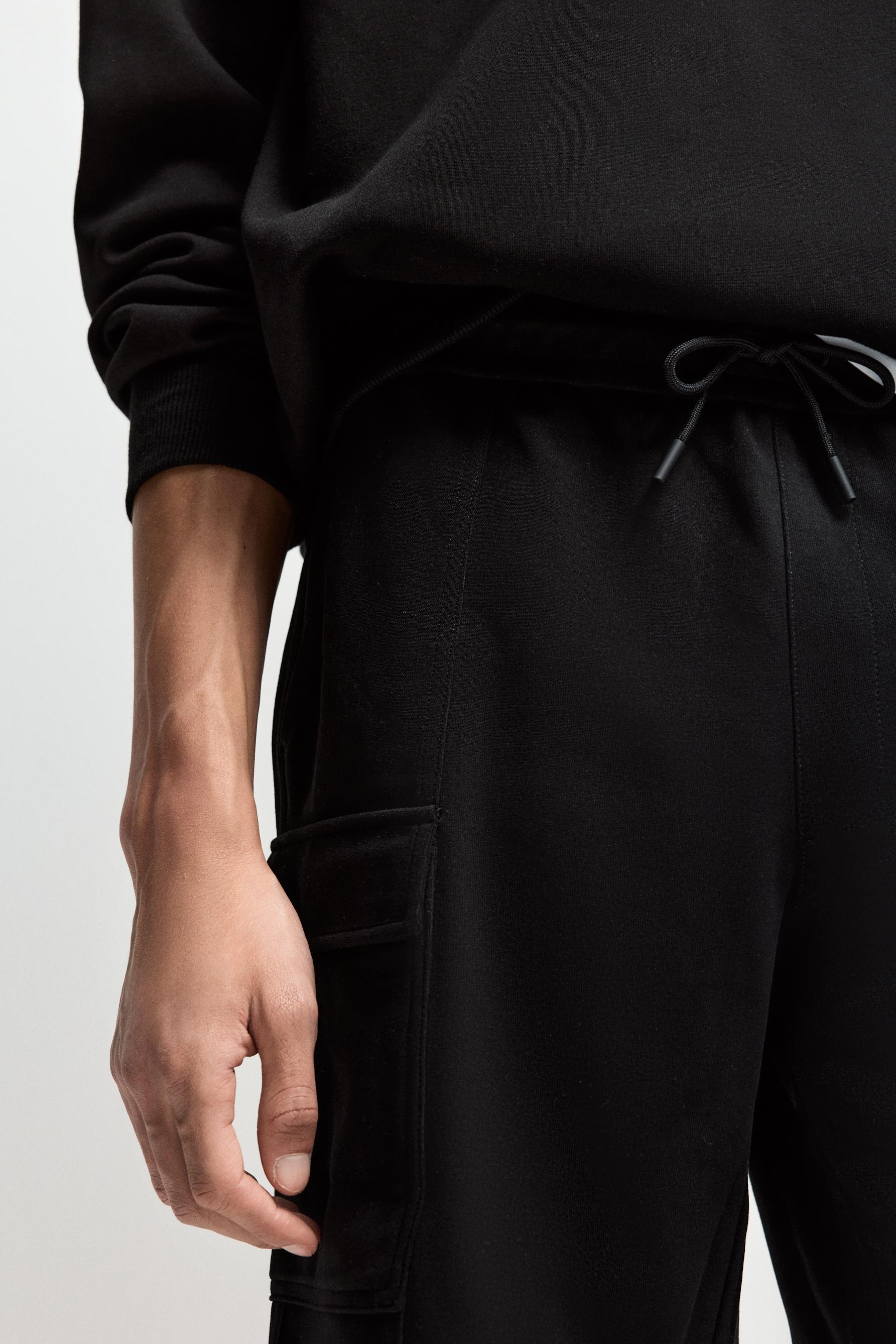 Interlock cargo Bermuda shorts — BLACK