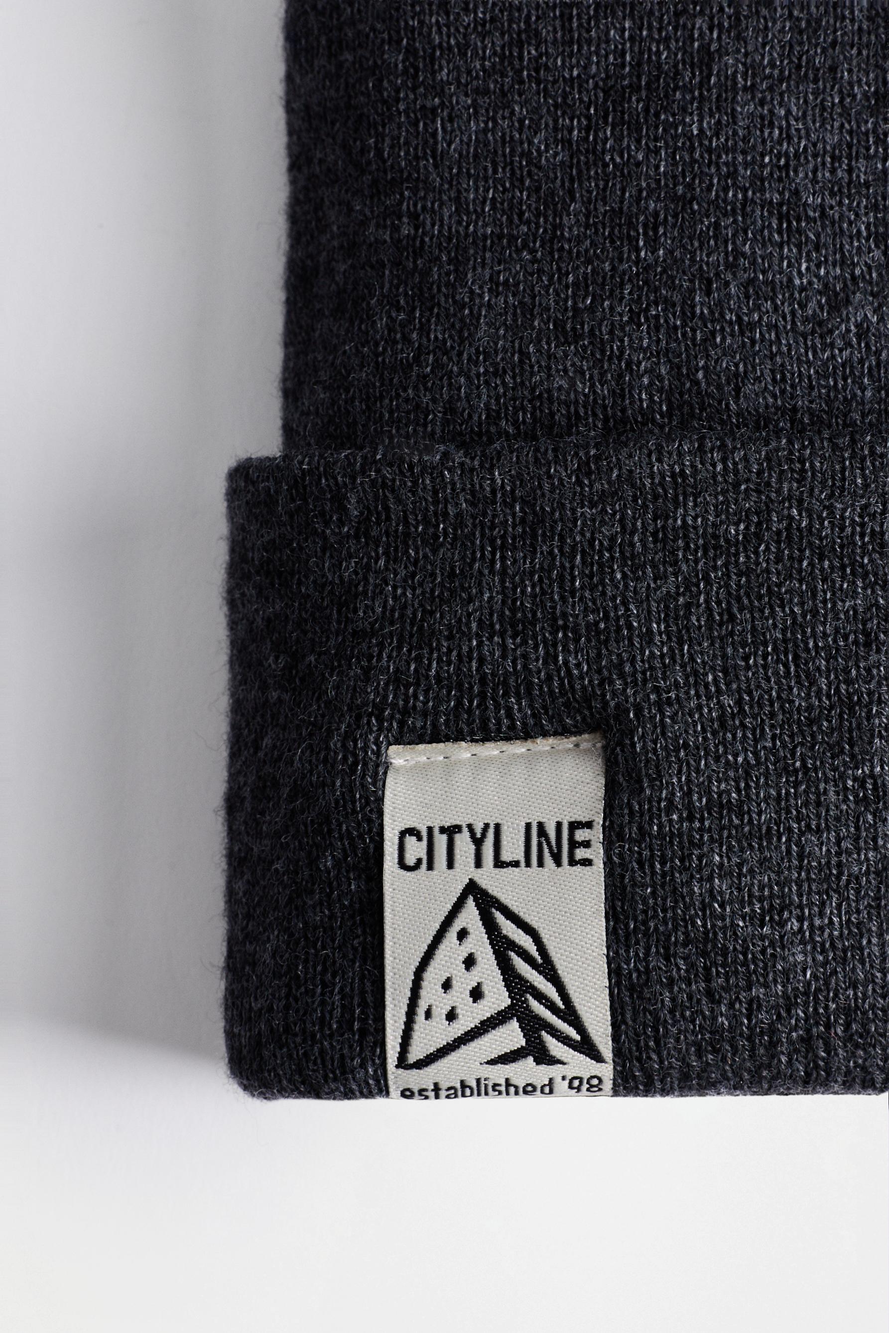 Knit beanie with label — DARK GREY