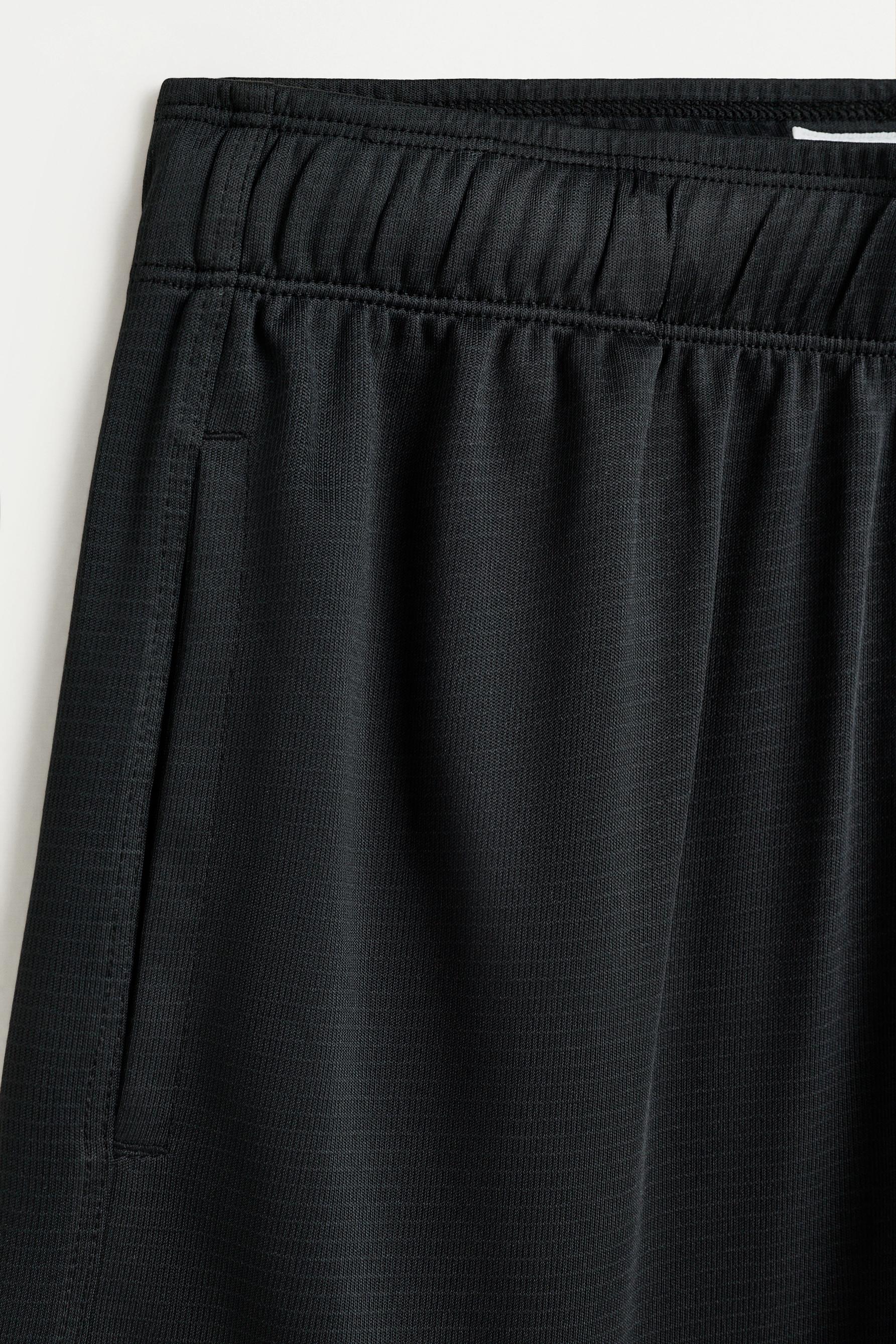 Bermuda sports shorts — BLACK
