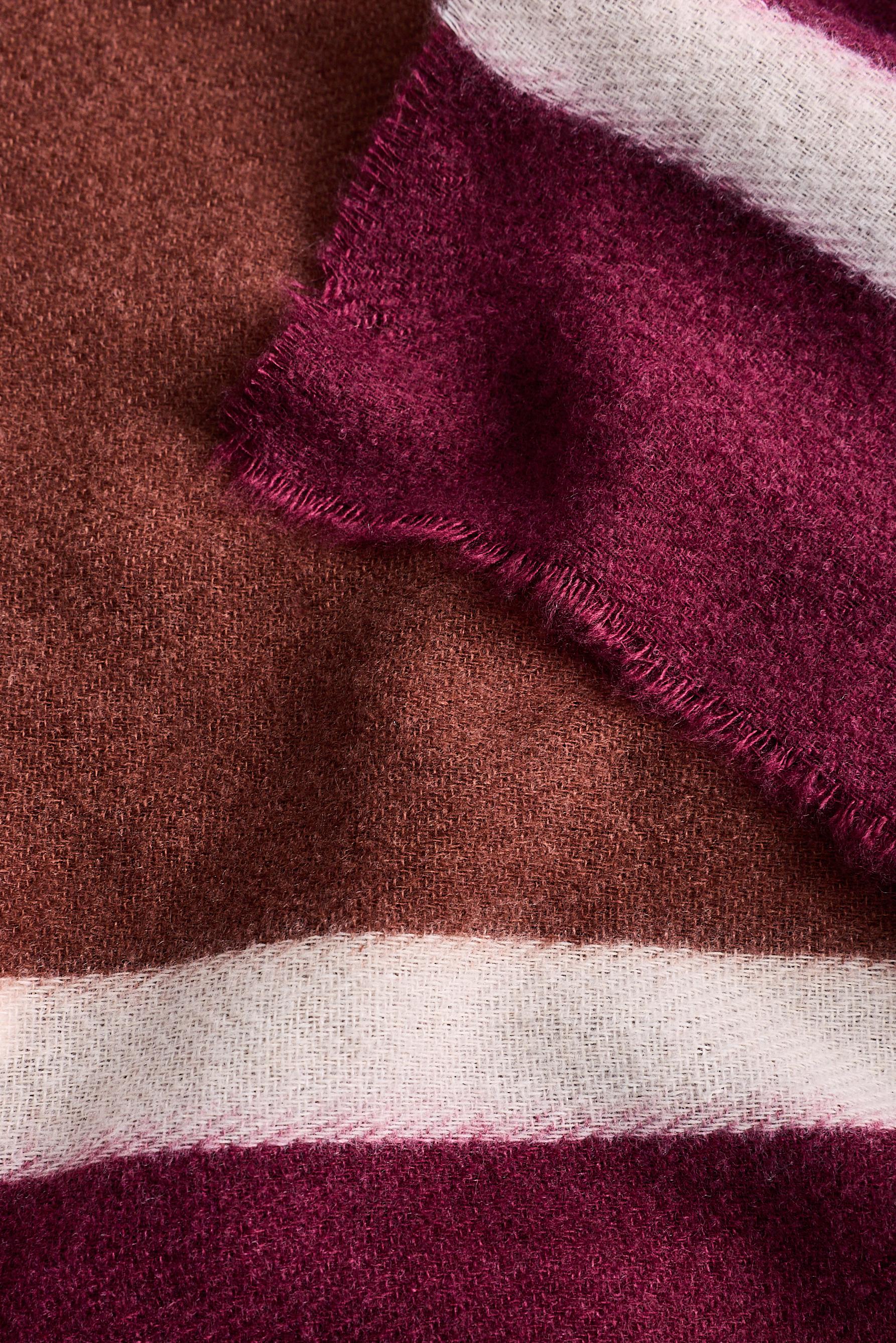 Striped scarf — VARIOUS
