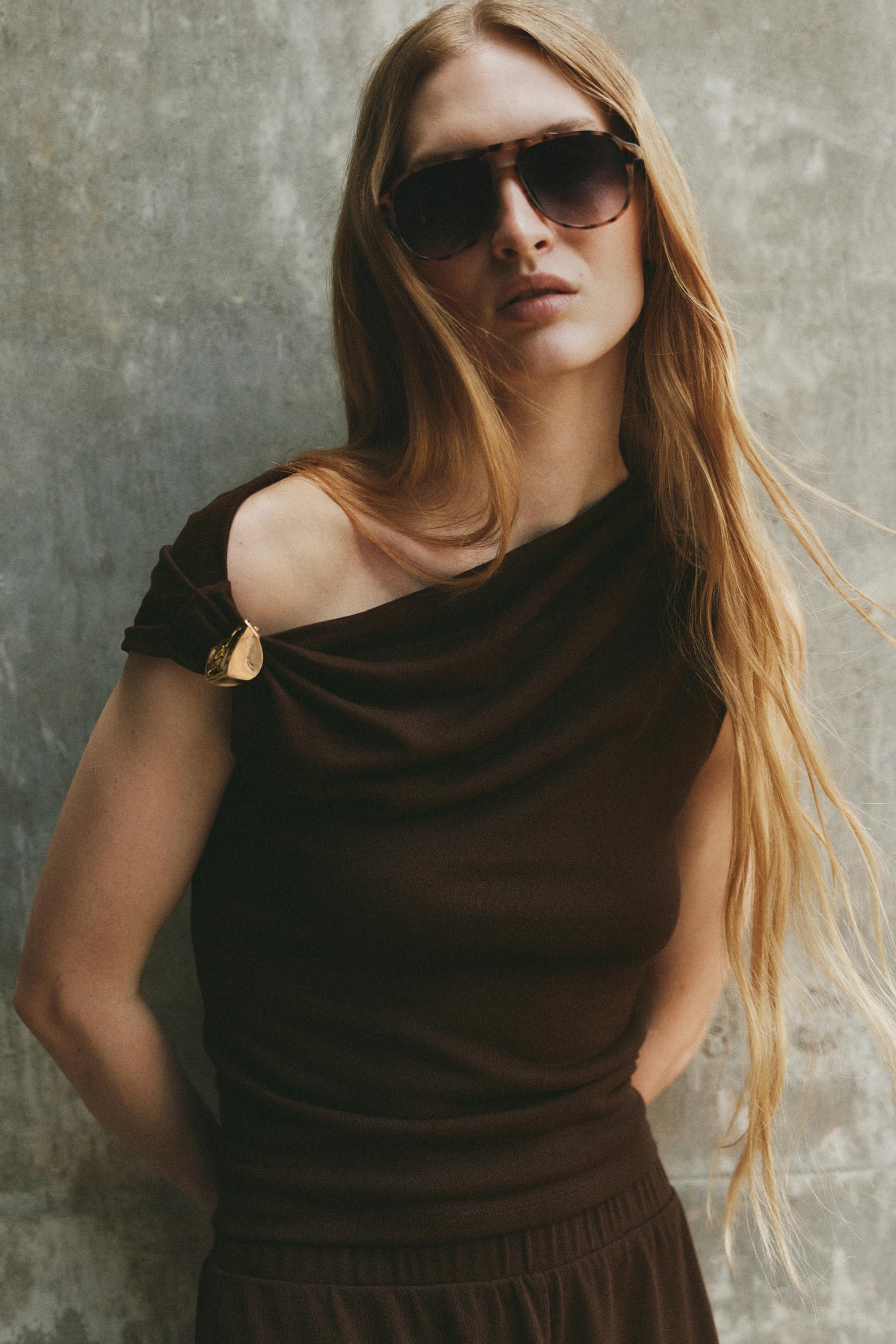 Asymmetric jewel top — BROWN