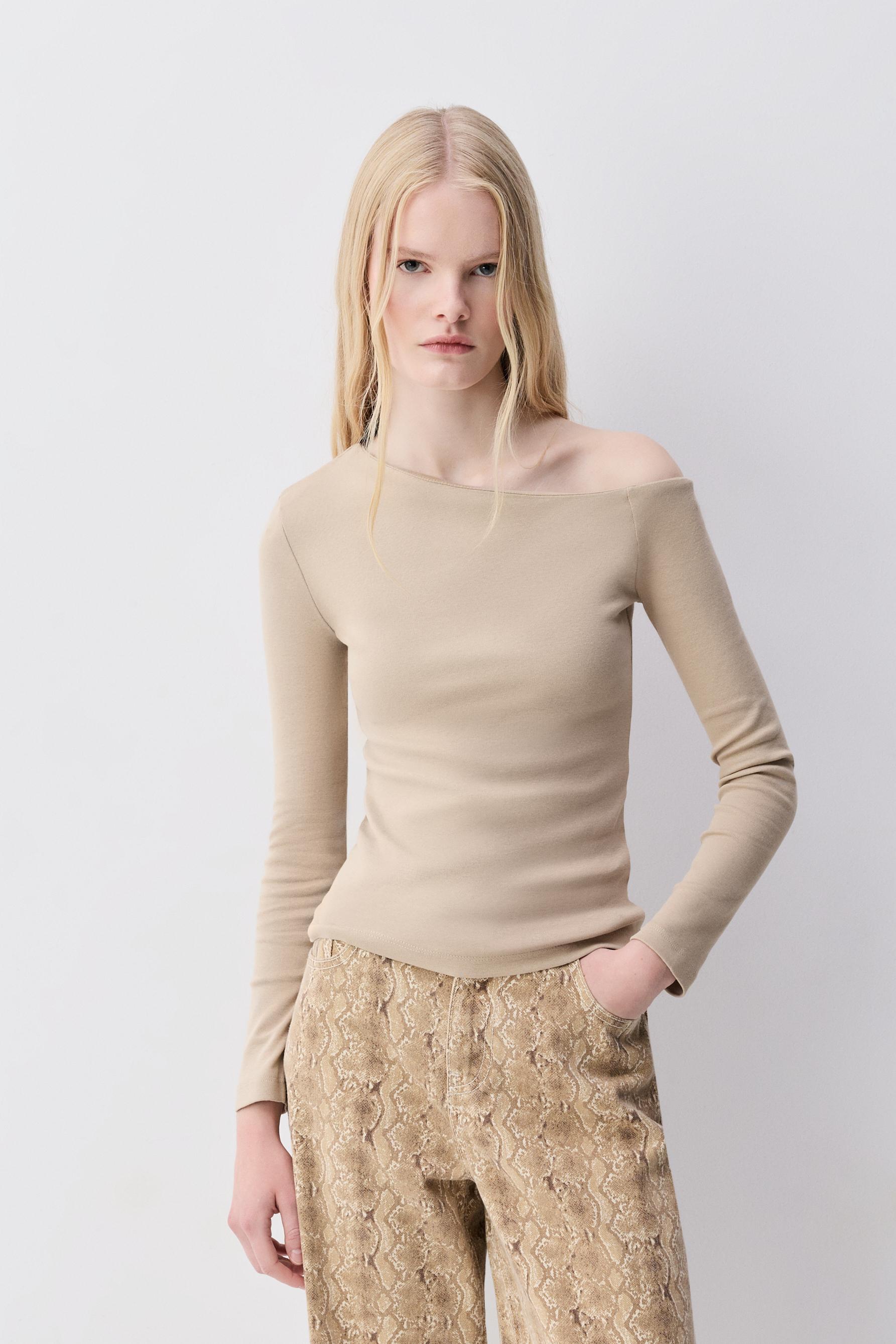 Camiseta cuello asimétrico