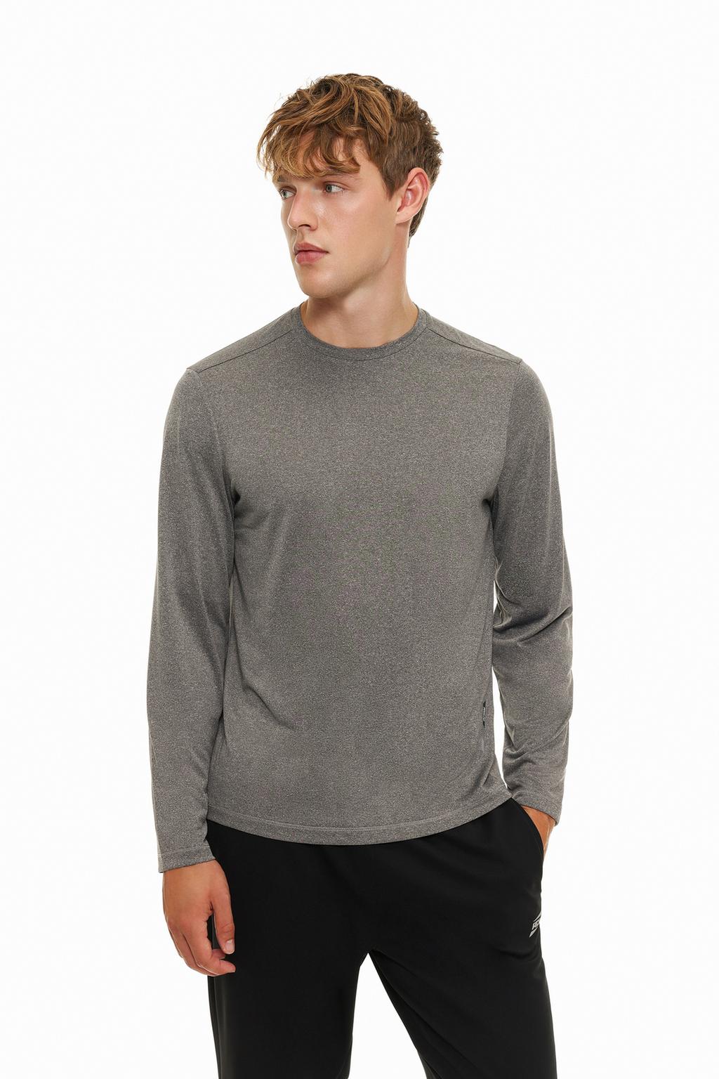 Long sleeve sports T-shirt