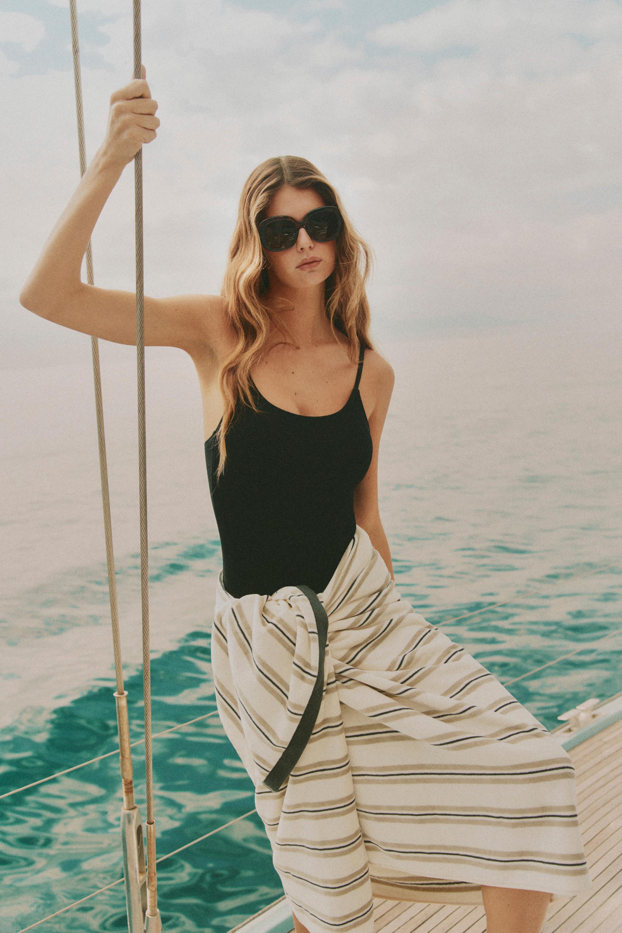 Ribbed swimsuit — BLACK