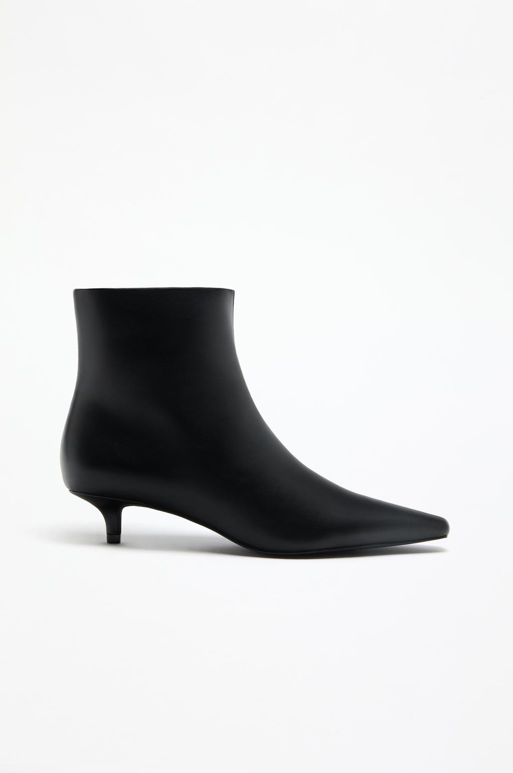 Low-heel ankle boots