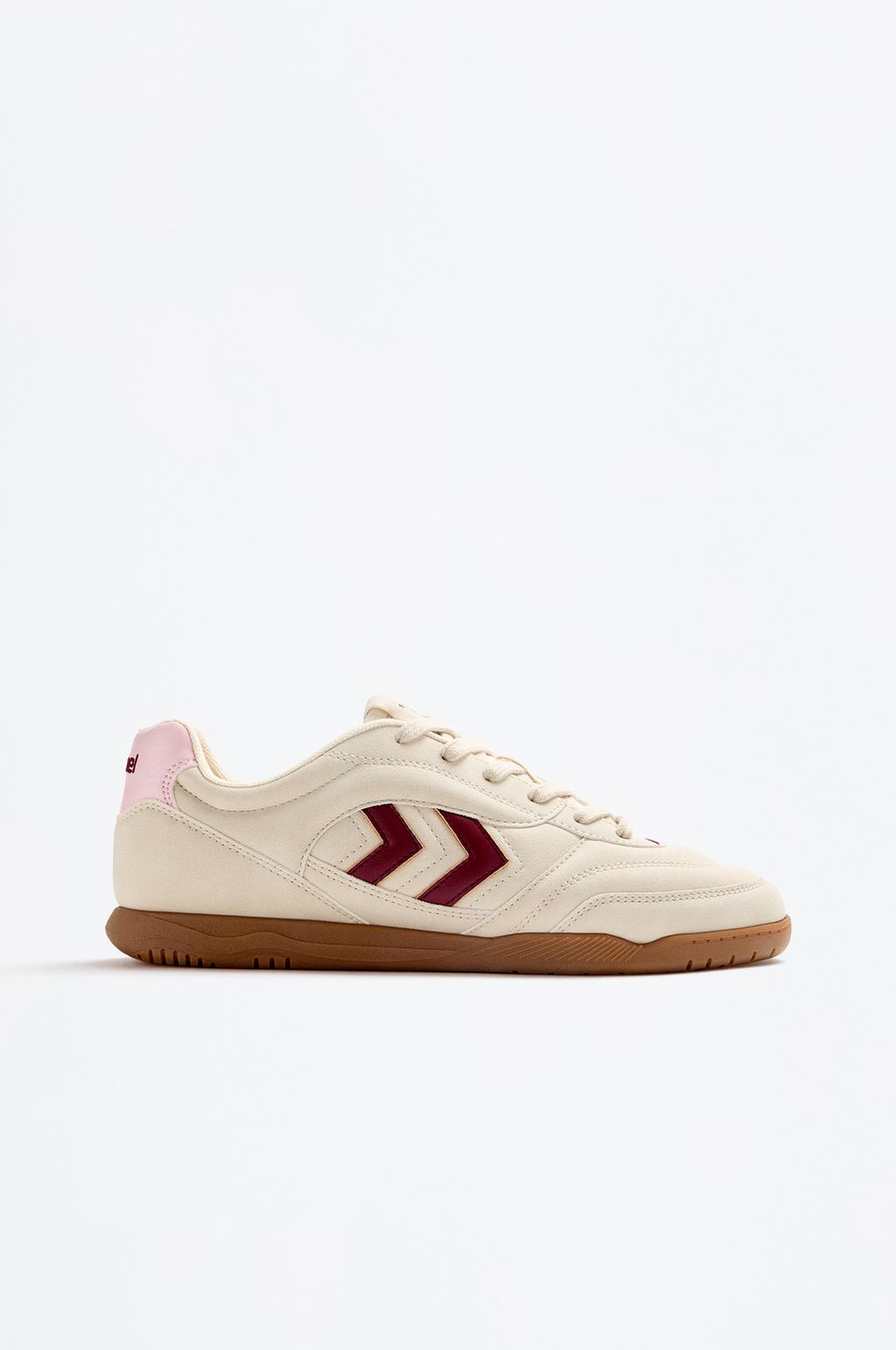 Sapatilha Hummel detalhe calcanhar