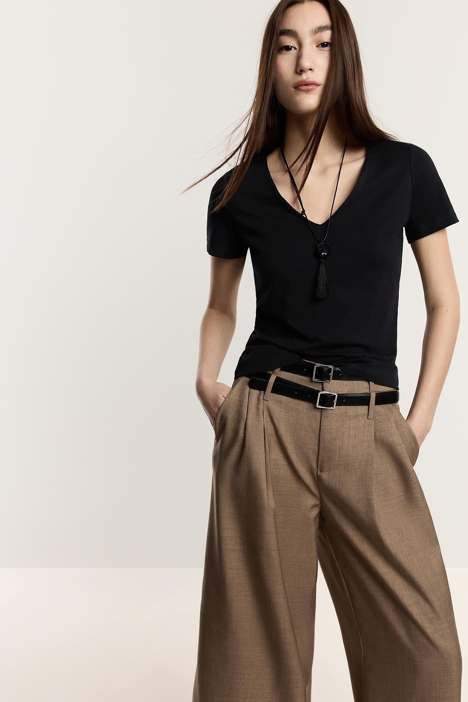 V-neck T-shirt — BLACK