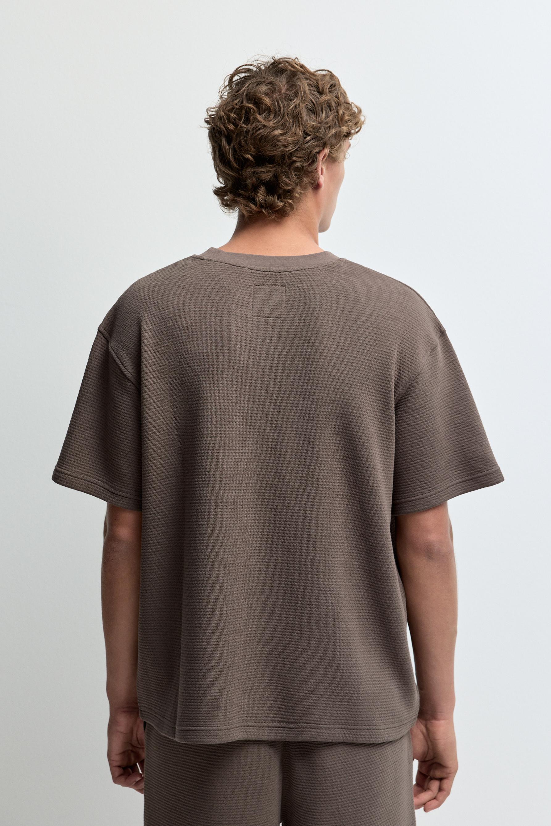 Waffle-knit textured T-shirt — TAUPE BROWN