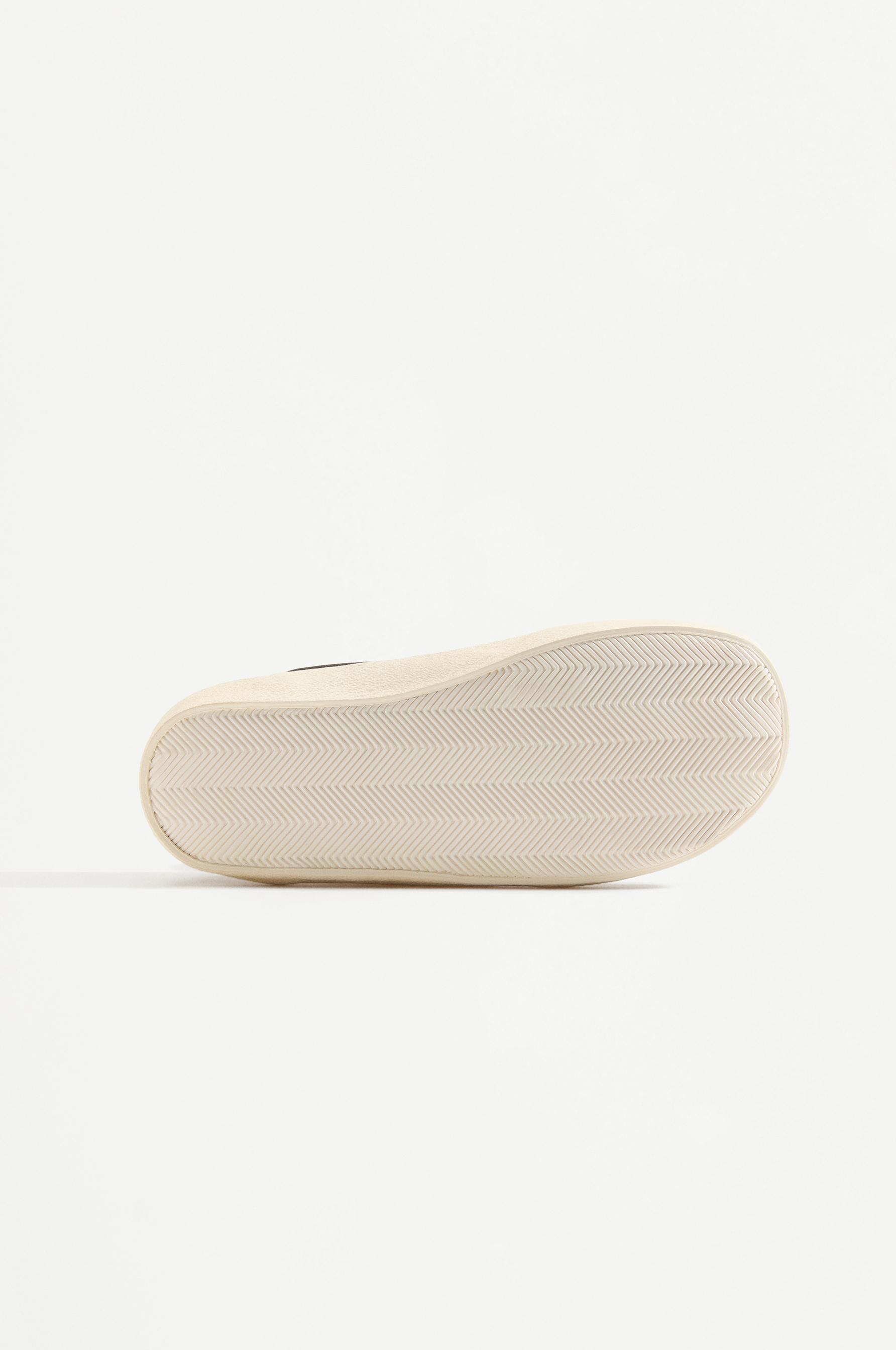 BAREFOOT SNEAKER — BLACK