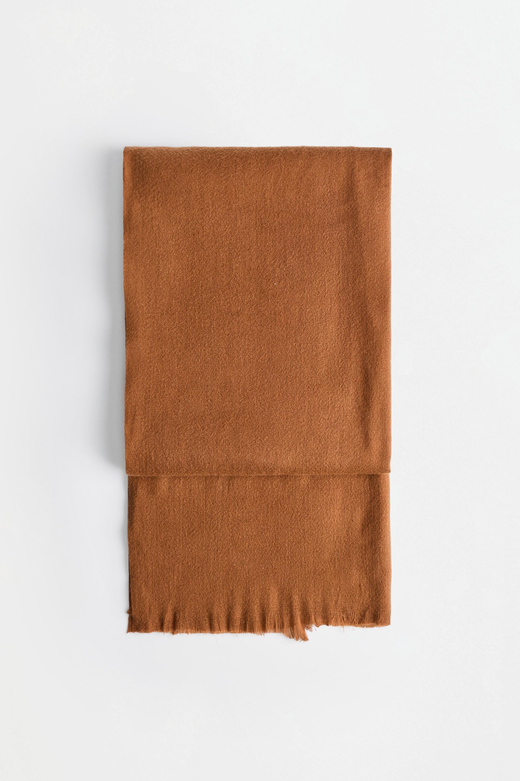 Plain scarf with fringe — TOFFEE
