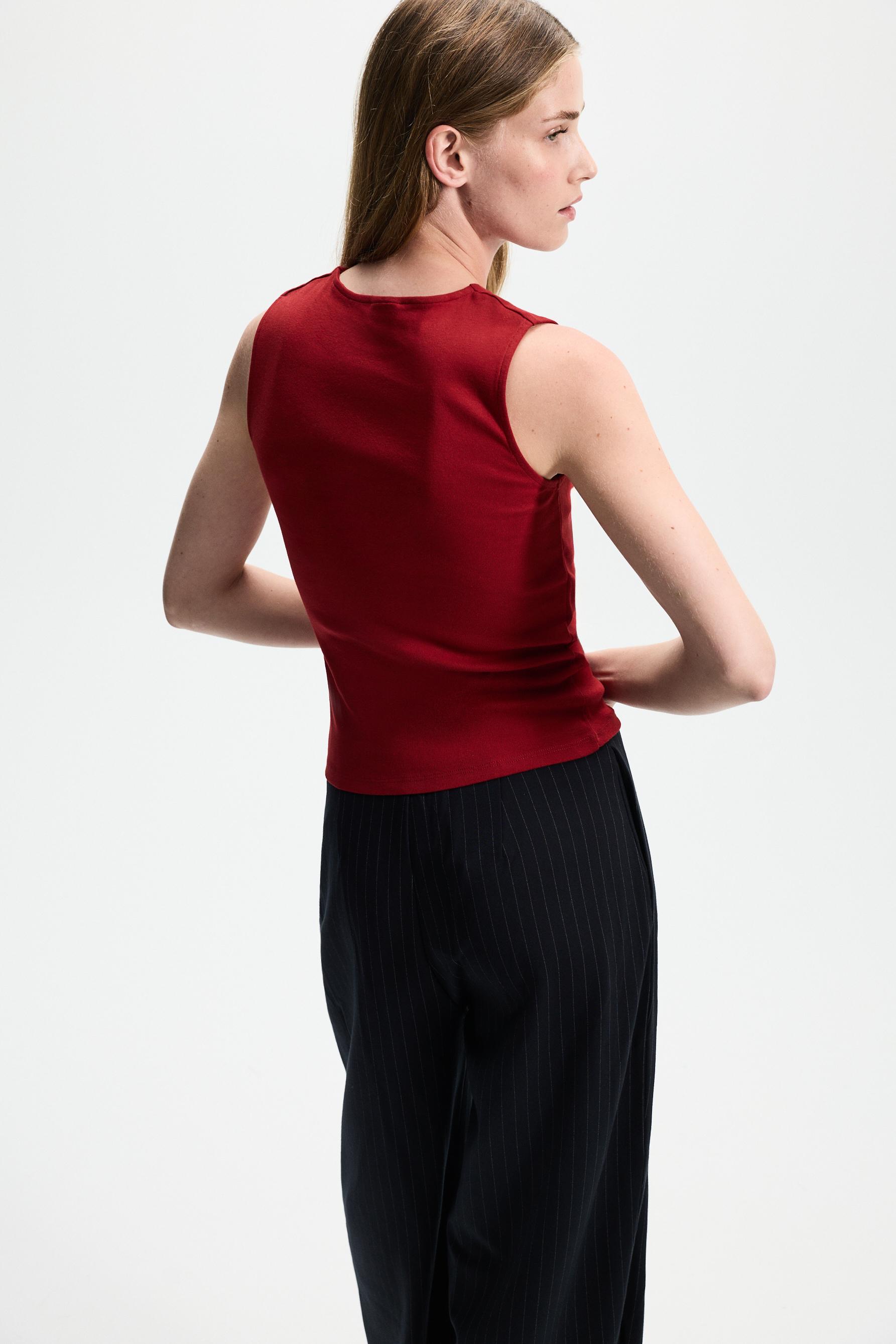 Wide-strap tank top — RED