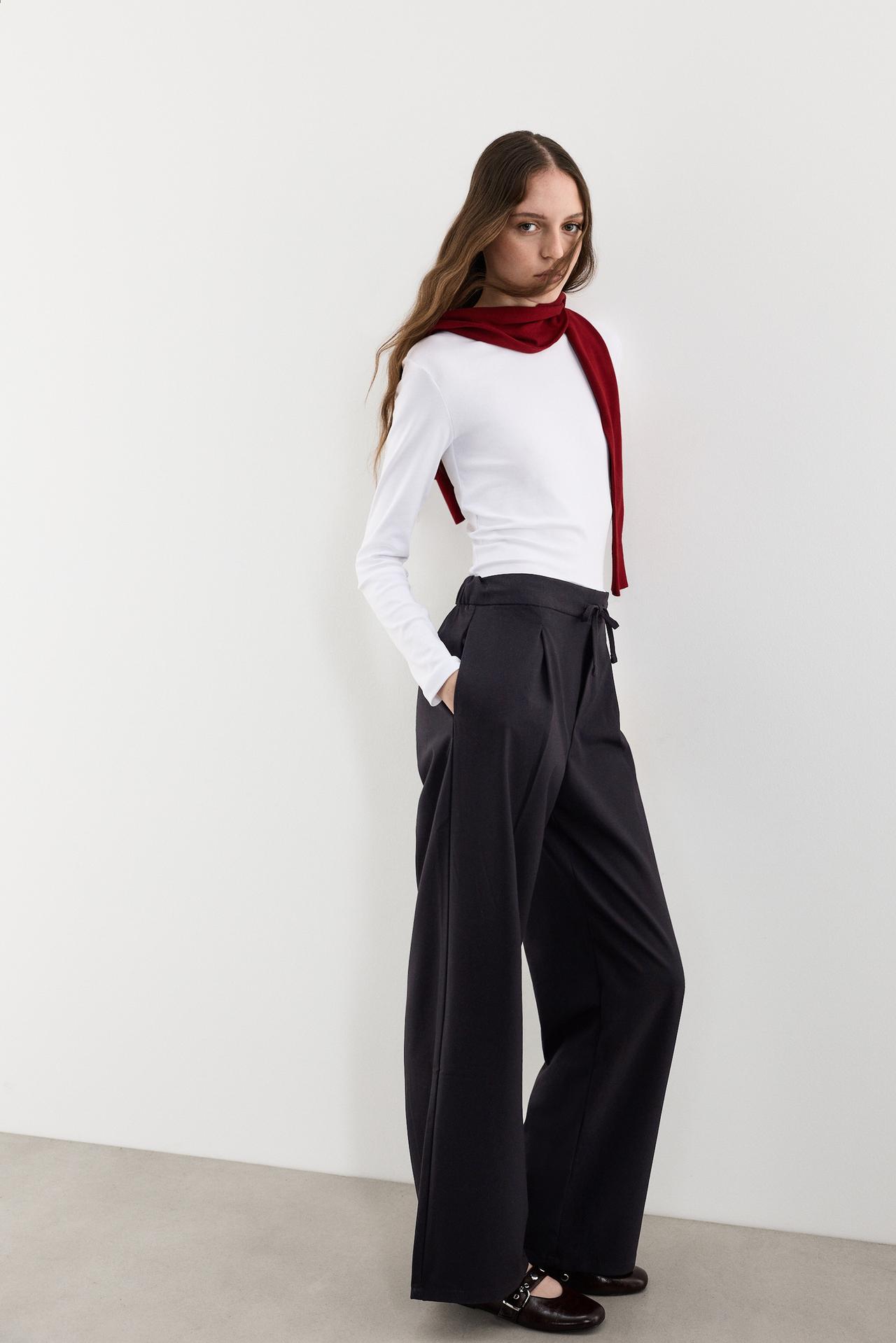 Basic straight trousers — BLACK