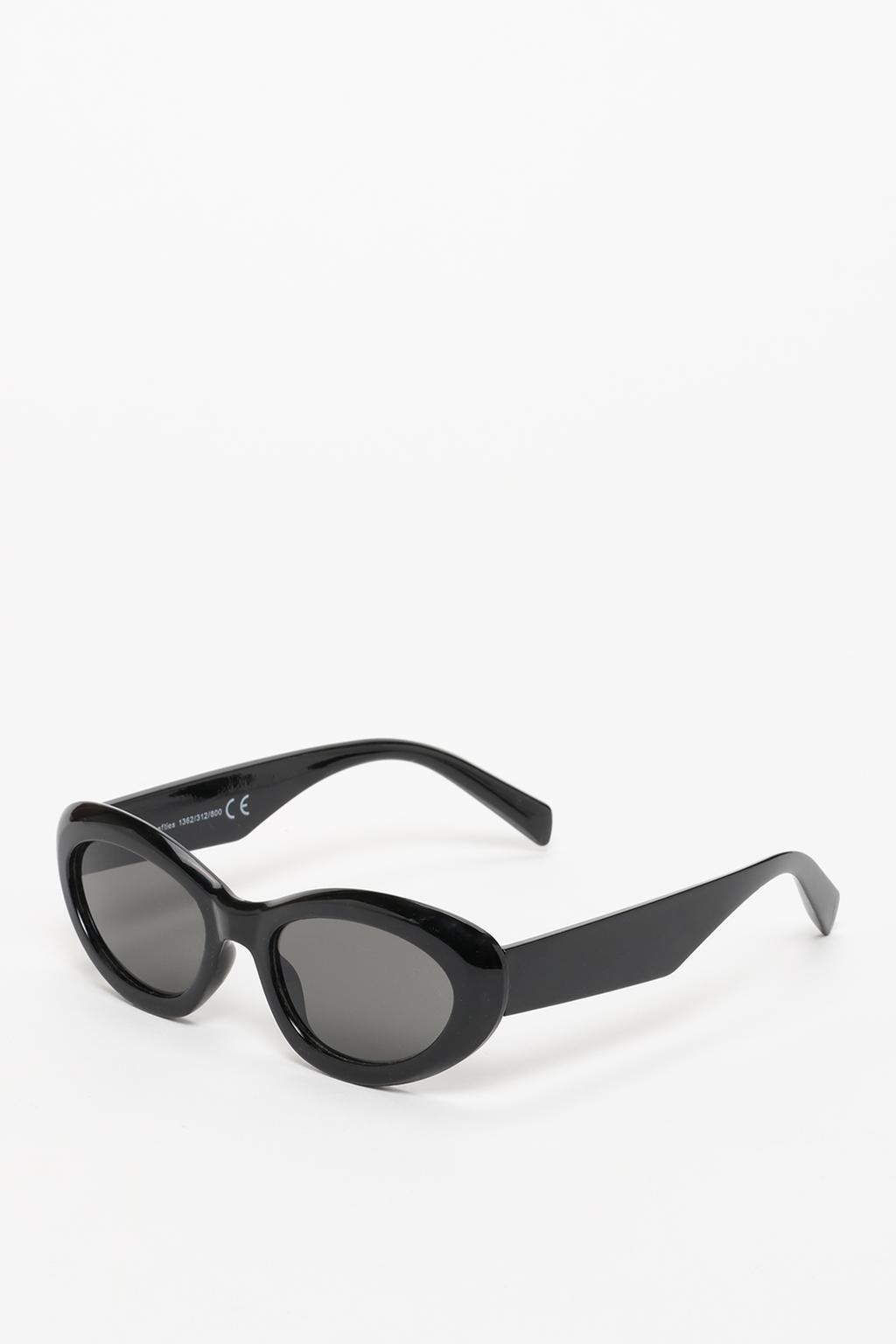 Wide oval sunglasses