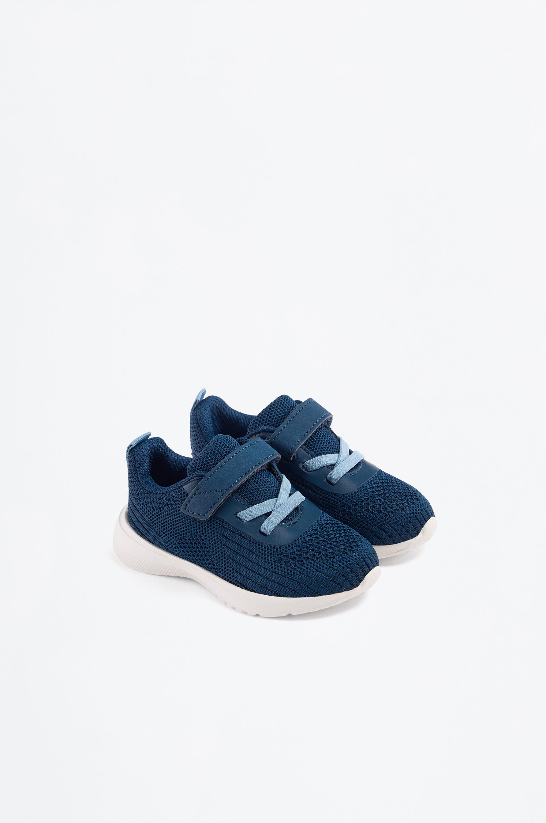 Minimalist sports shoe — BLUE