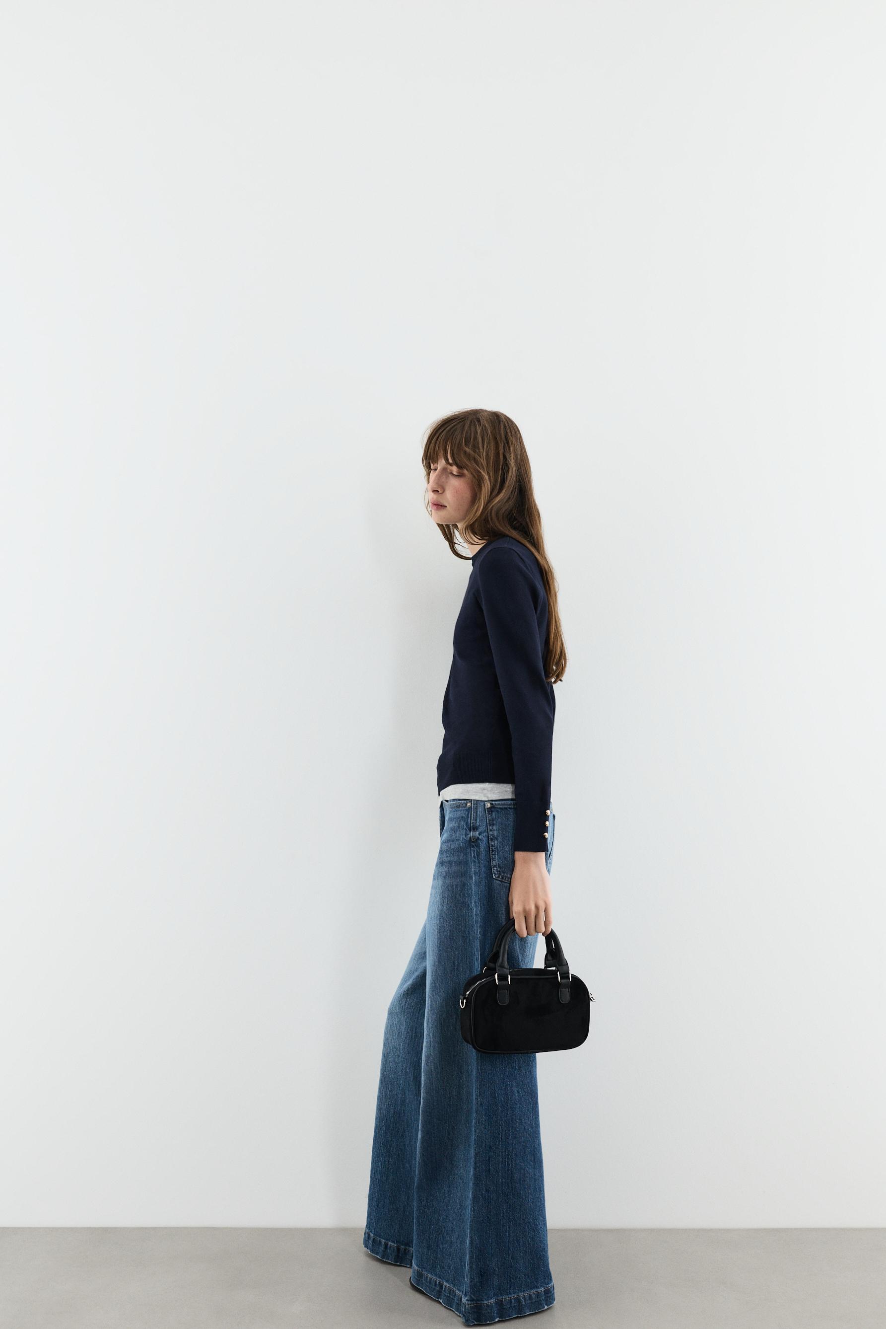 Basic gold button sweater — ELECTRIC BLUE