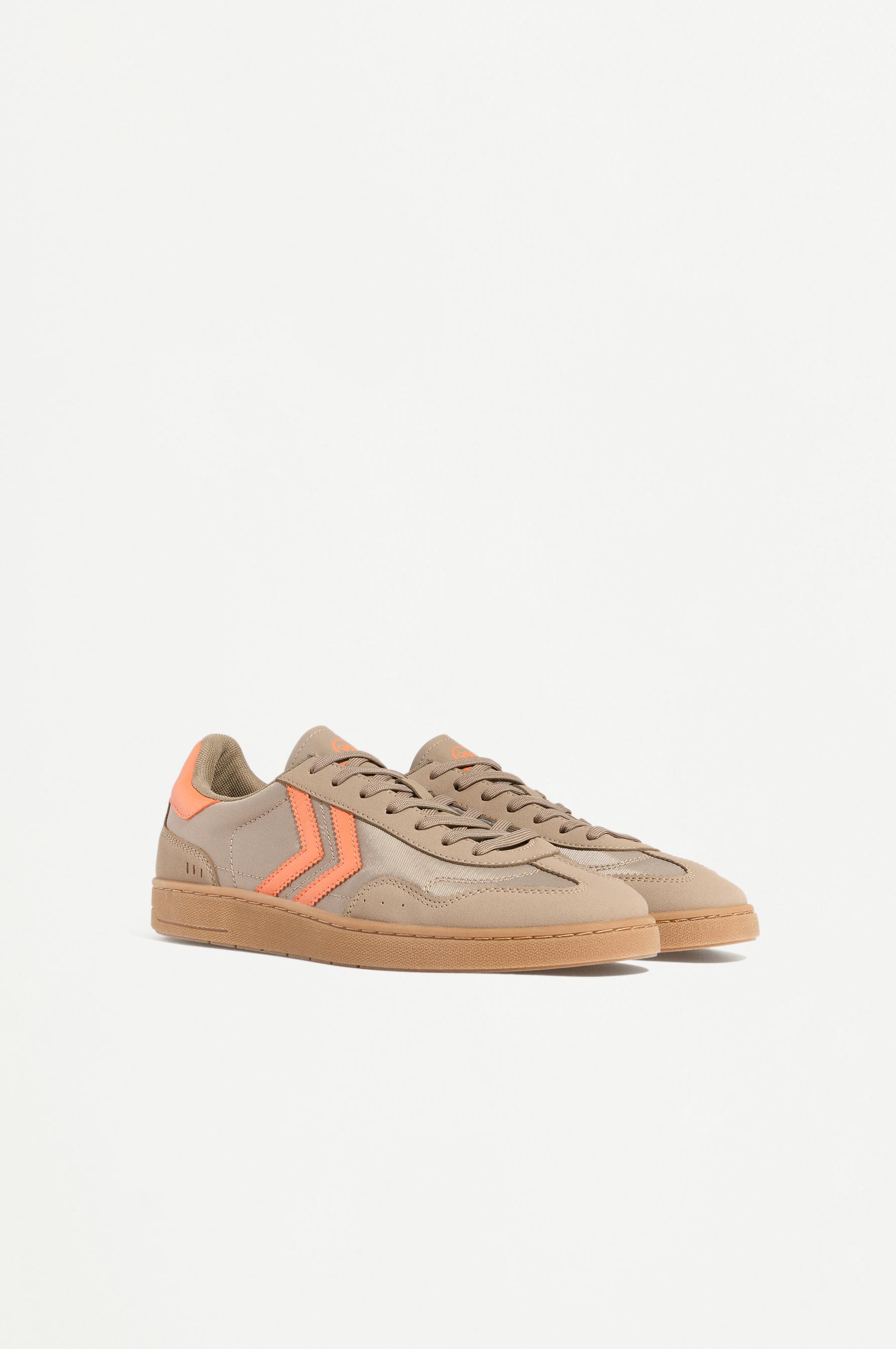 Hummel sneakers — BROWN