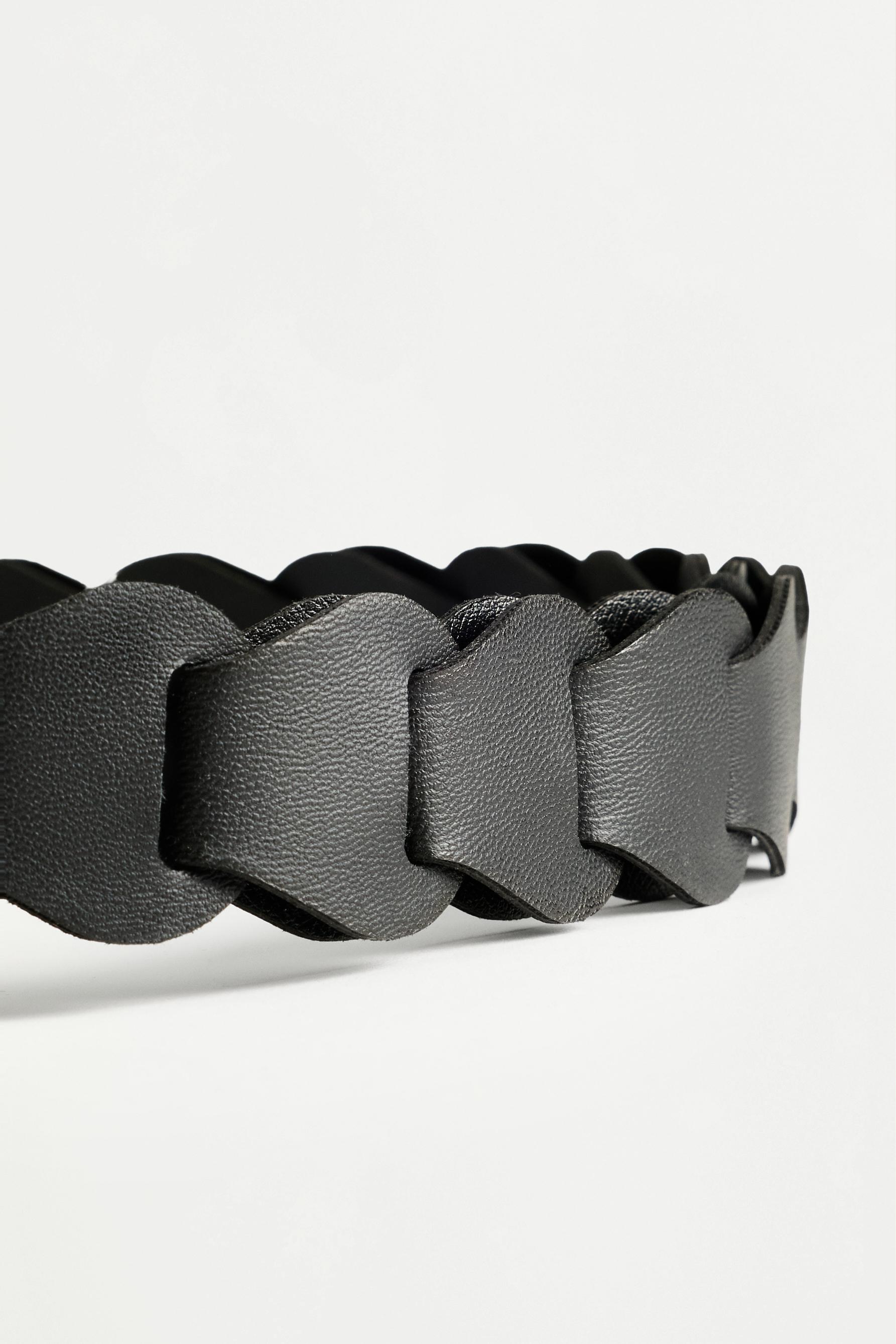 Engraved buckle belt — BLACK MARL