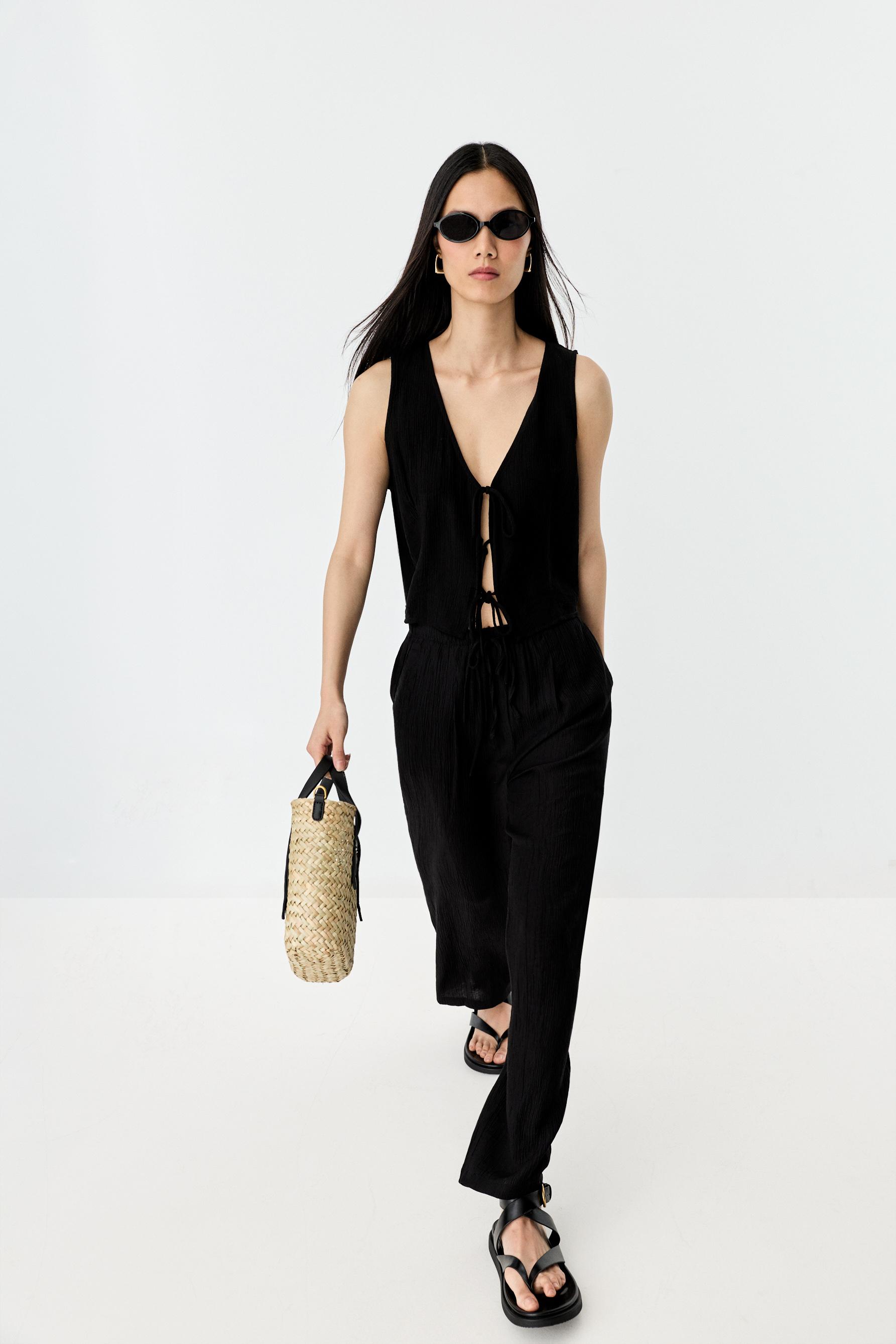 Textured jogging trousers — BLACK