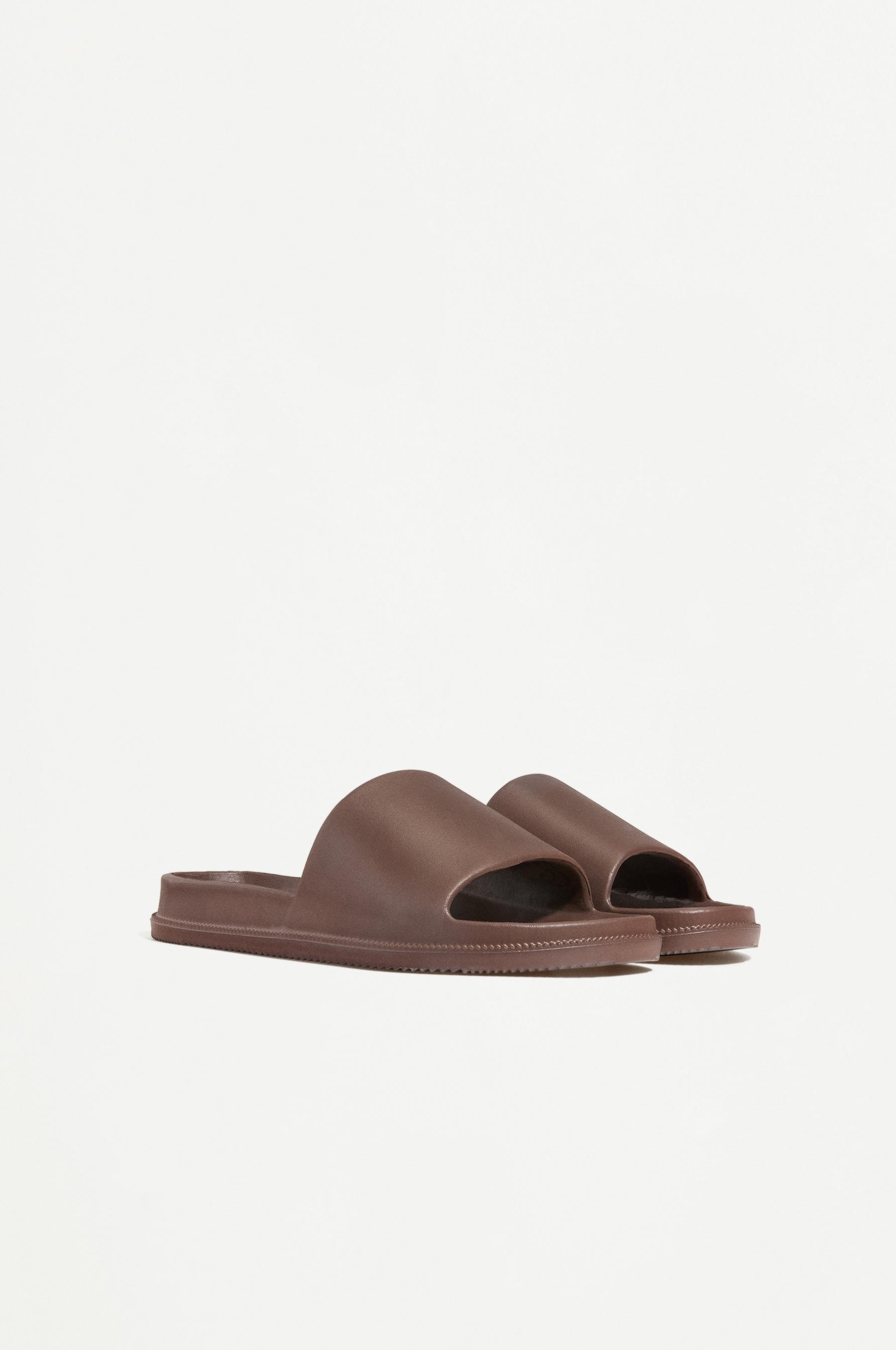 Shower slide sandals — BROWN