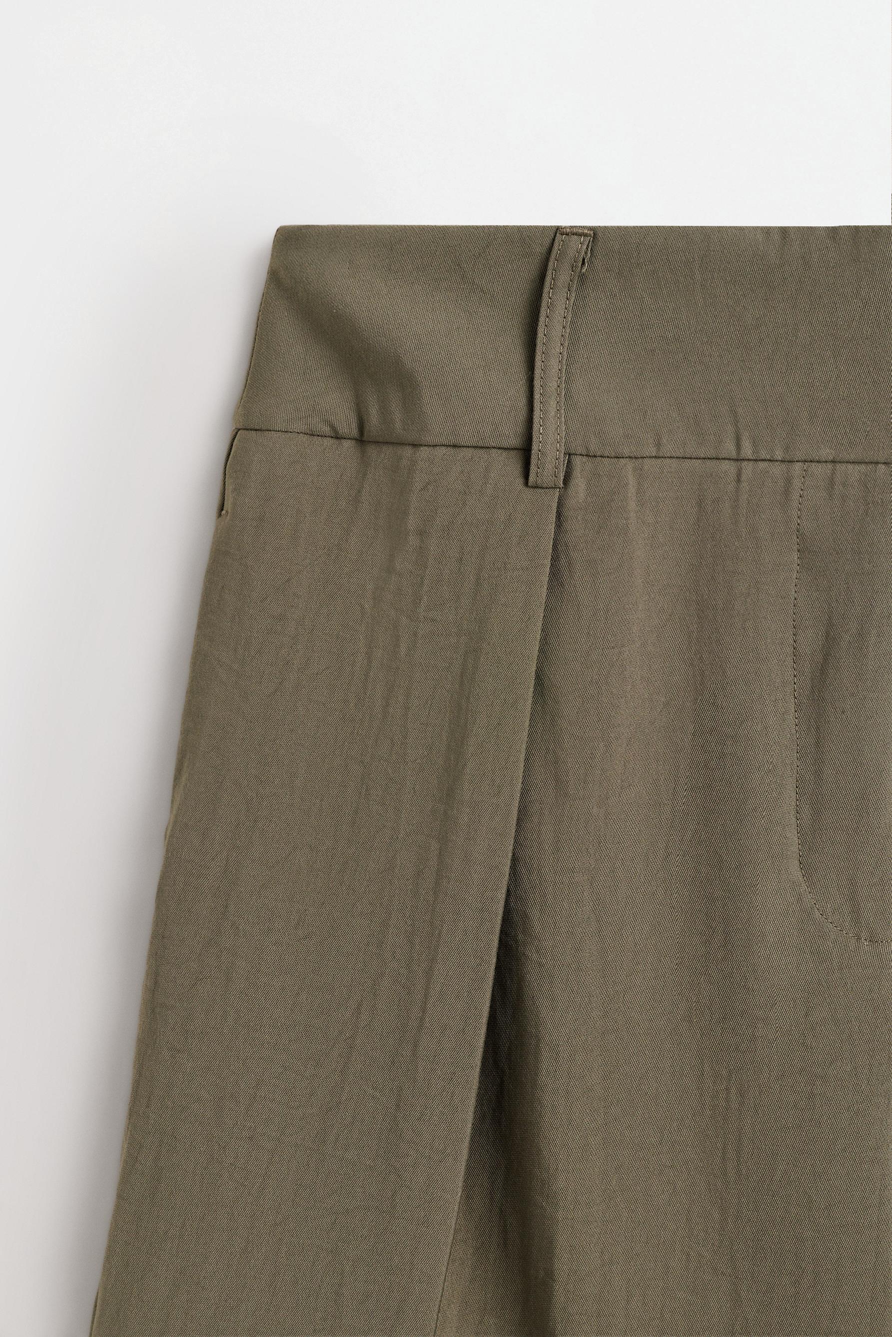 Pleated Bermuda shorts — DARK KHAKI