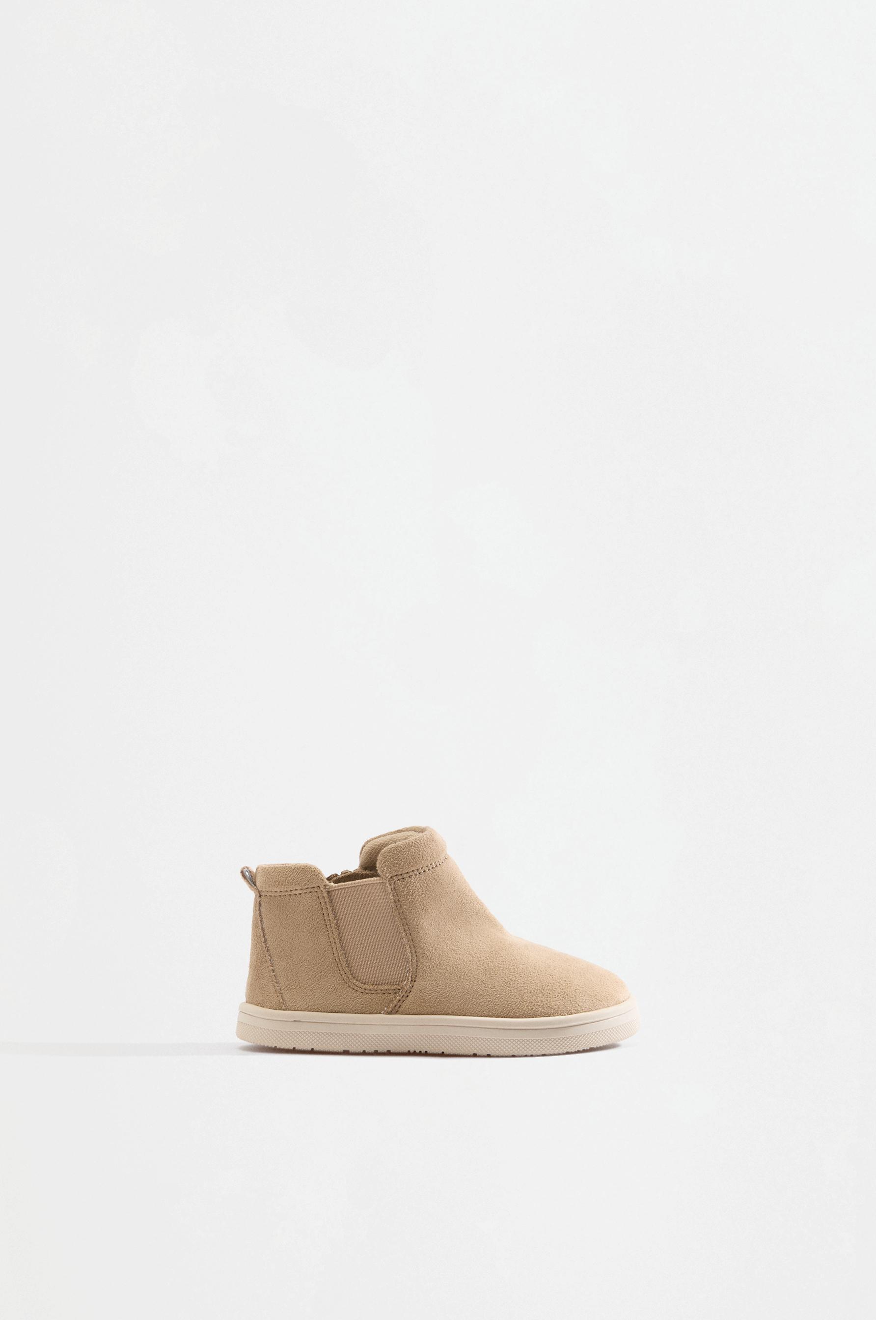 Casual barefoot Chelsea boots — BEIGE