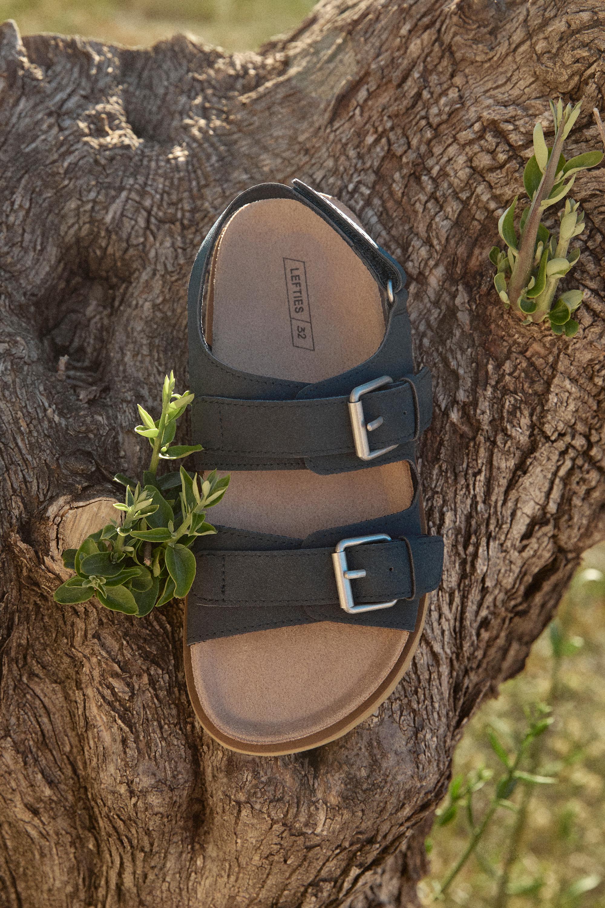 BUCKLE SANDALS — NAVY BLUE