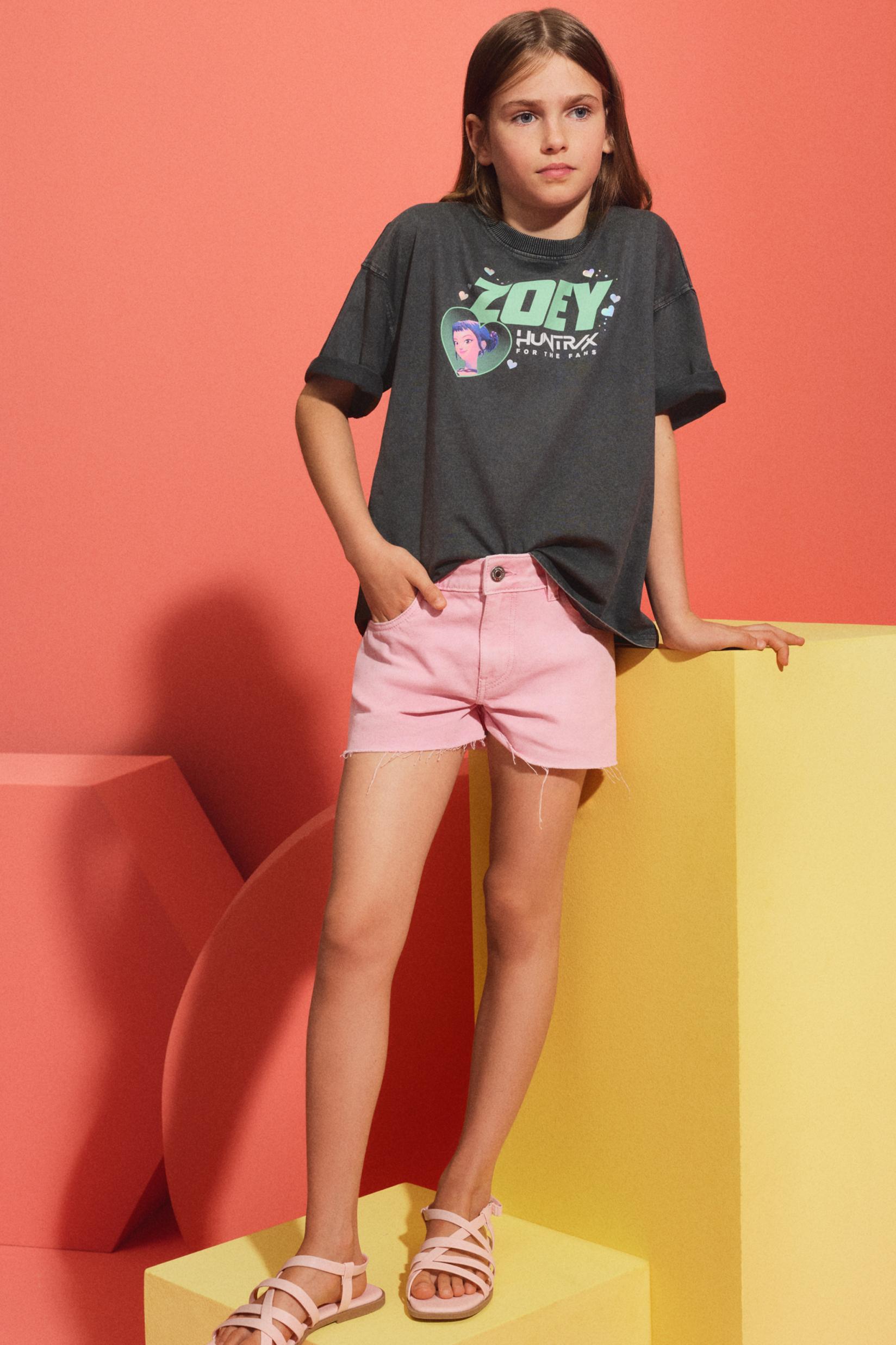 Zoey Huntrix K-Pop Demon Hunters™/© Netflix T-shirt — ANTHRACITE GREY