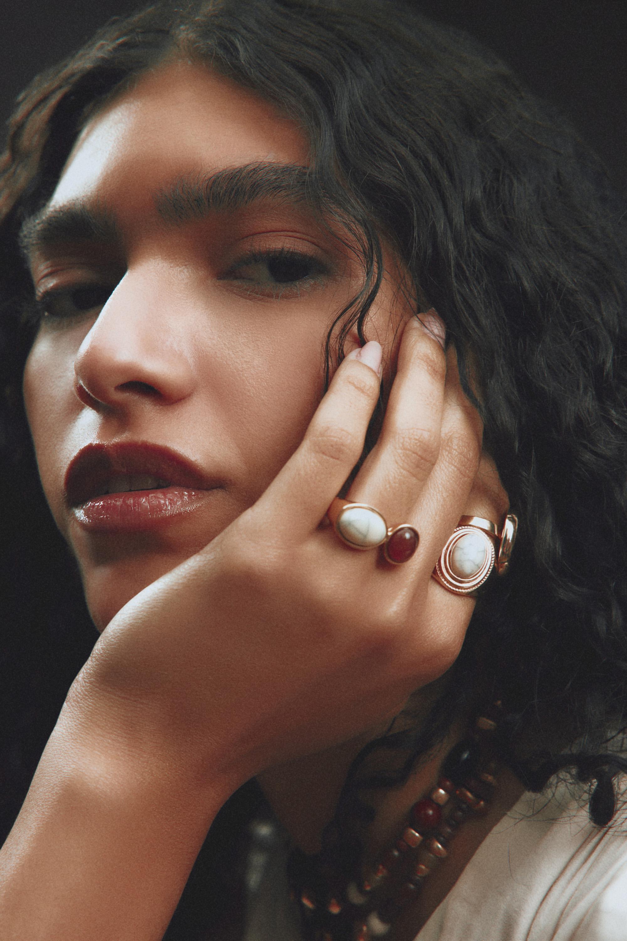 Stone-detailed rings (4-pack) — GOLDEN