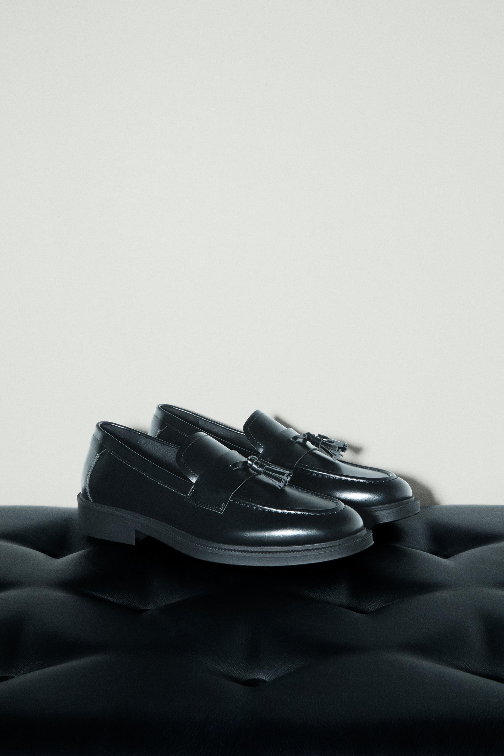 Tassel loafer shoe — BLACK