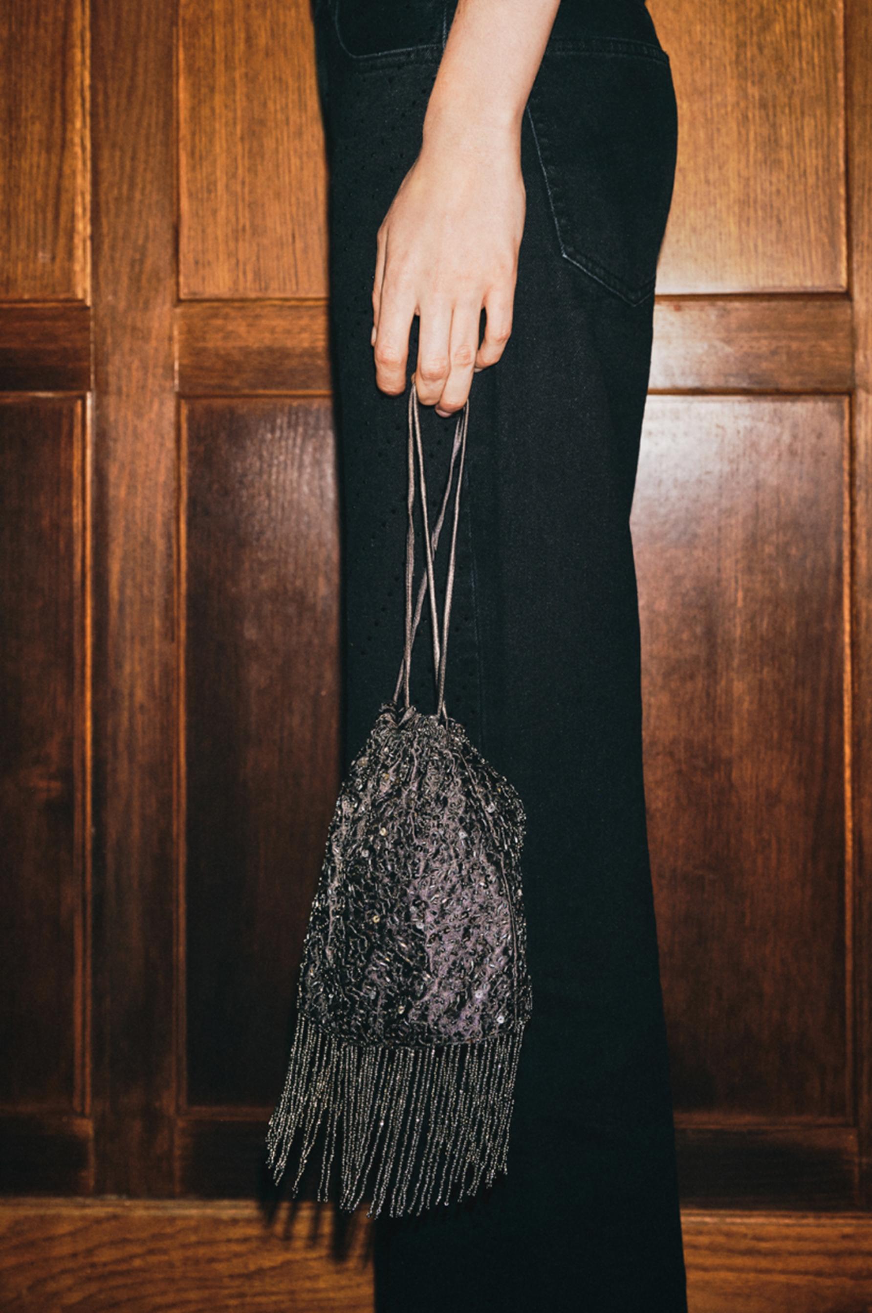 Beaded crossbody bucket bag — GREY