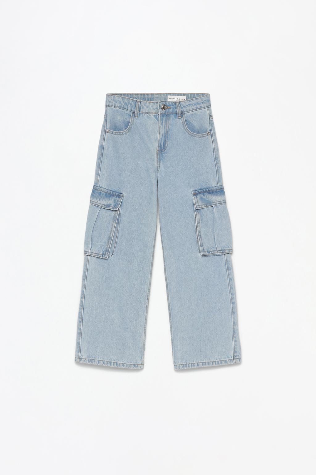 Wide-leg cargo jeans