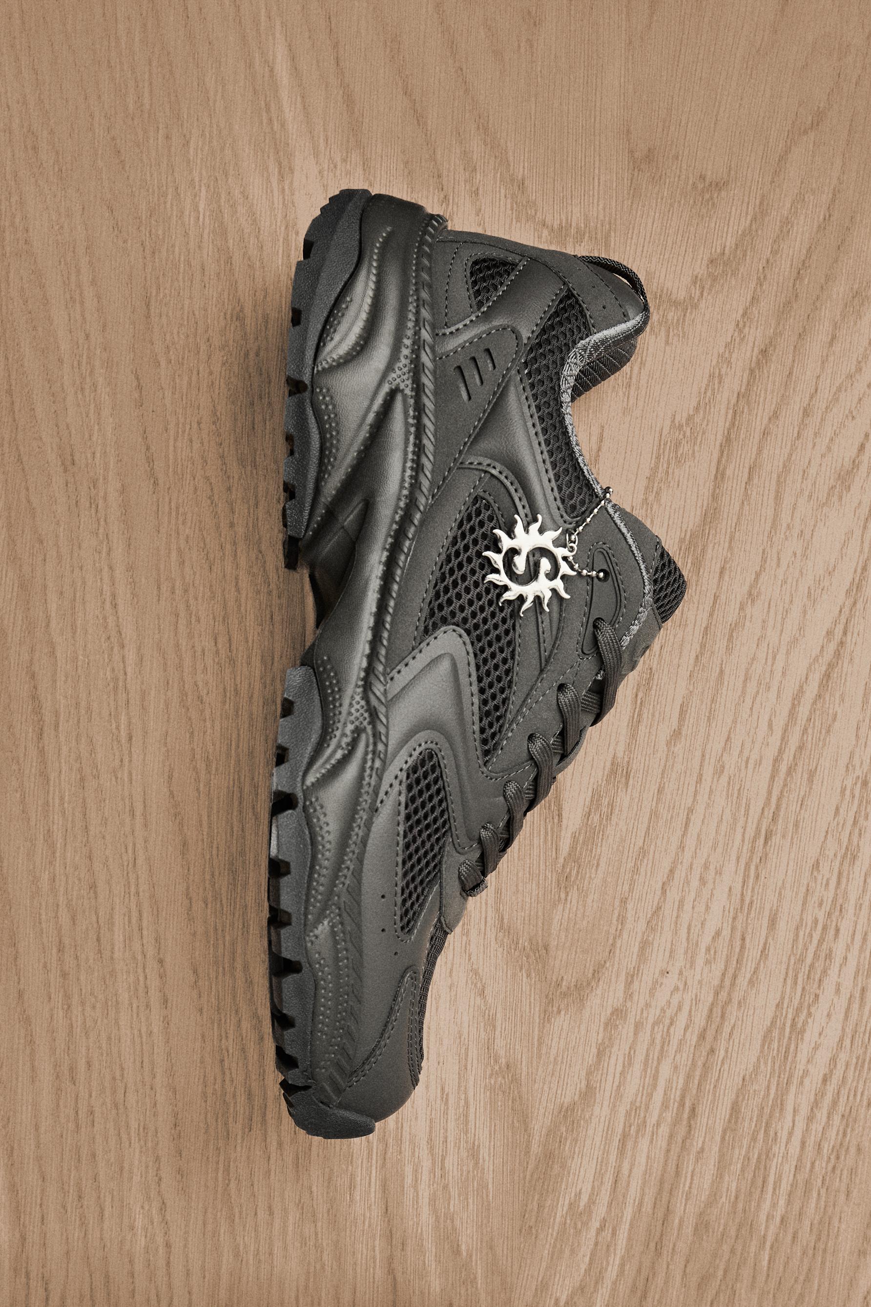 Sneaker keychain — GREY