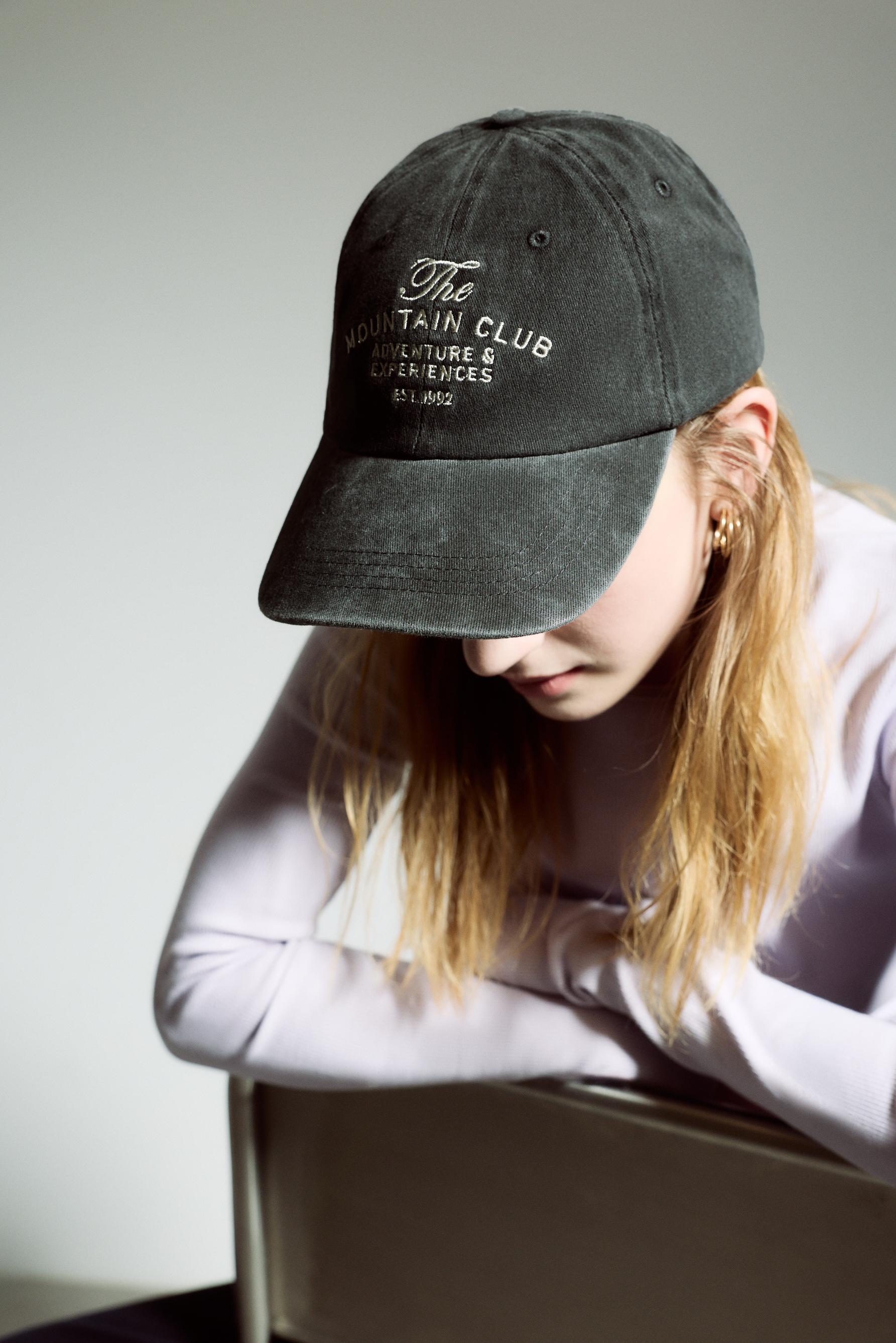 Gorra bordada efecto lavado