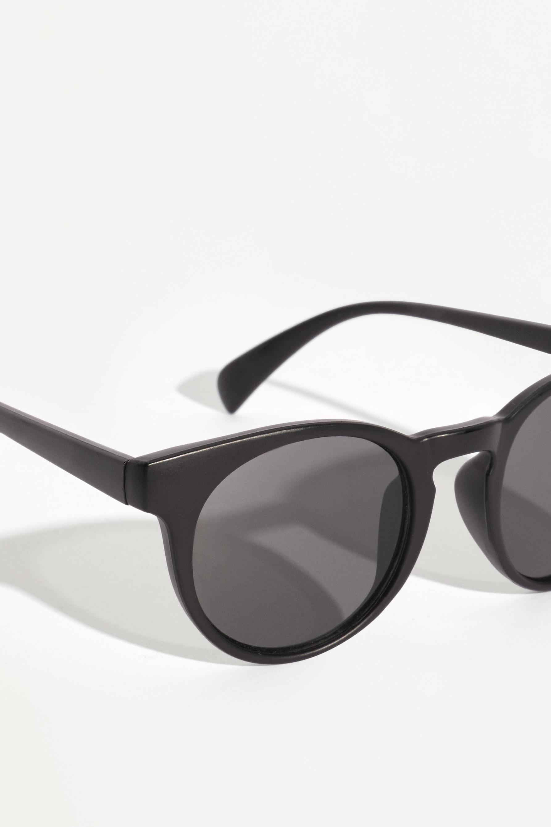 Round sunglasses — BLACK