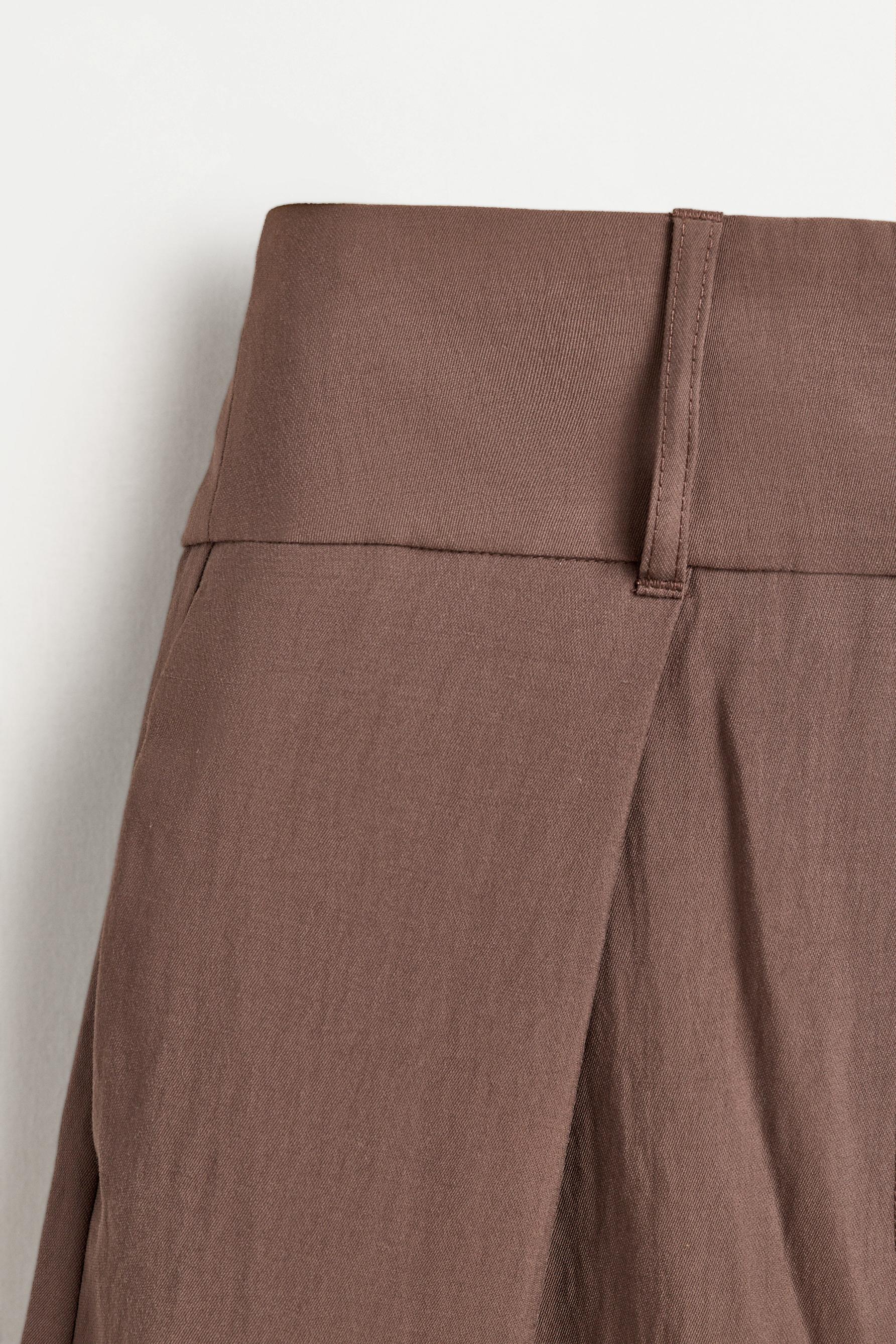 Barrel trousers with darts — PALE BROWN