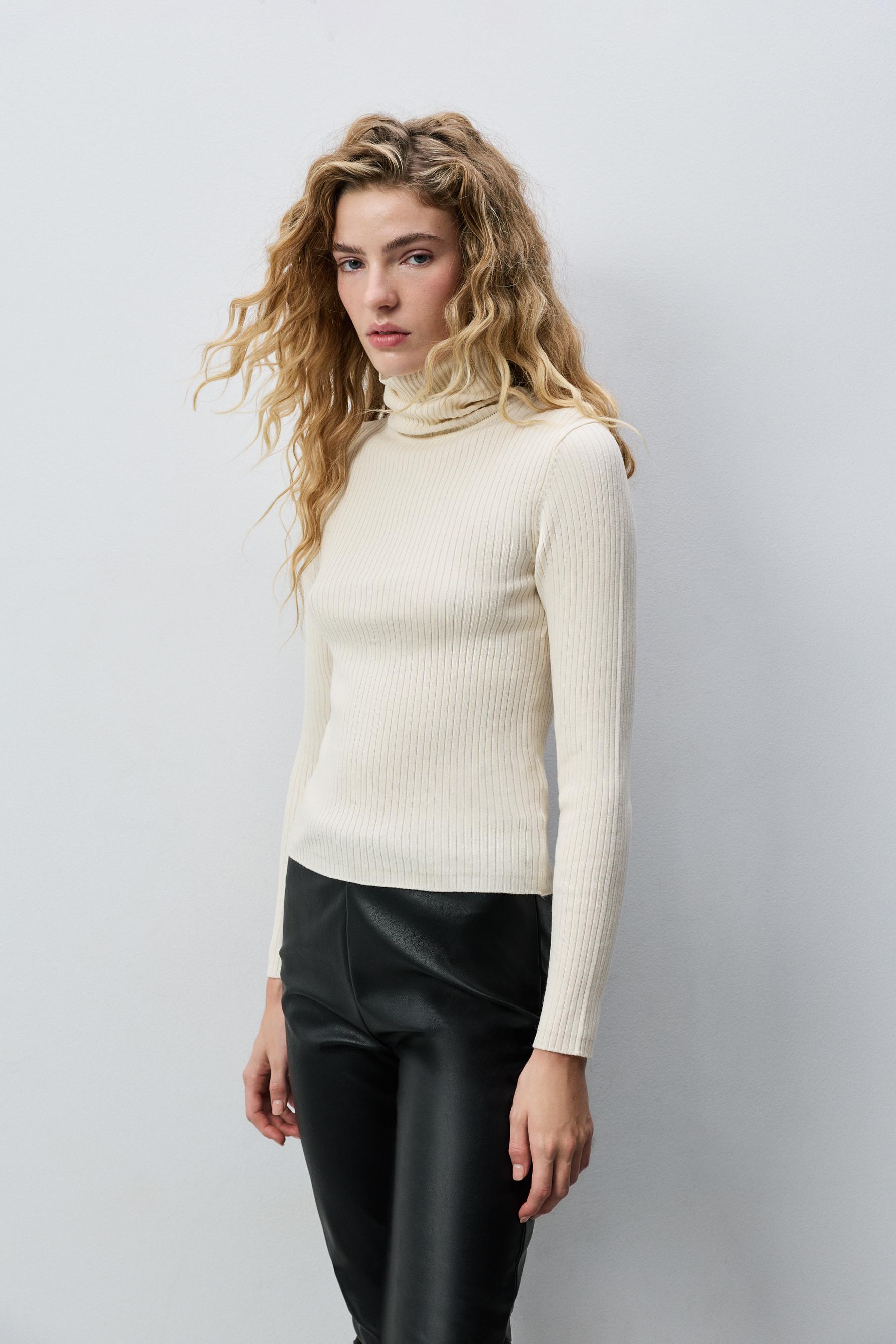 Jersey canalé cuello alto